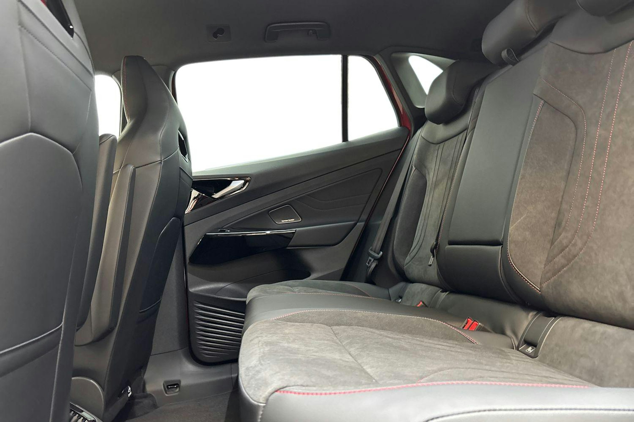 Punainen Volkswagen ID.4 2026 kuva 8.