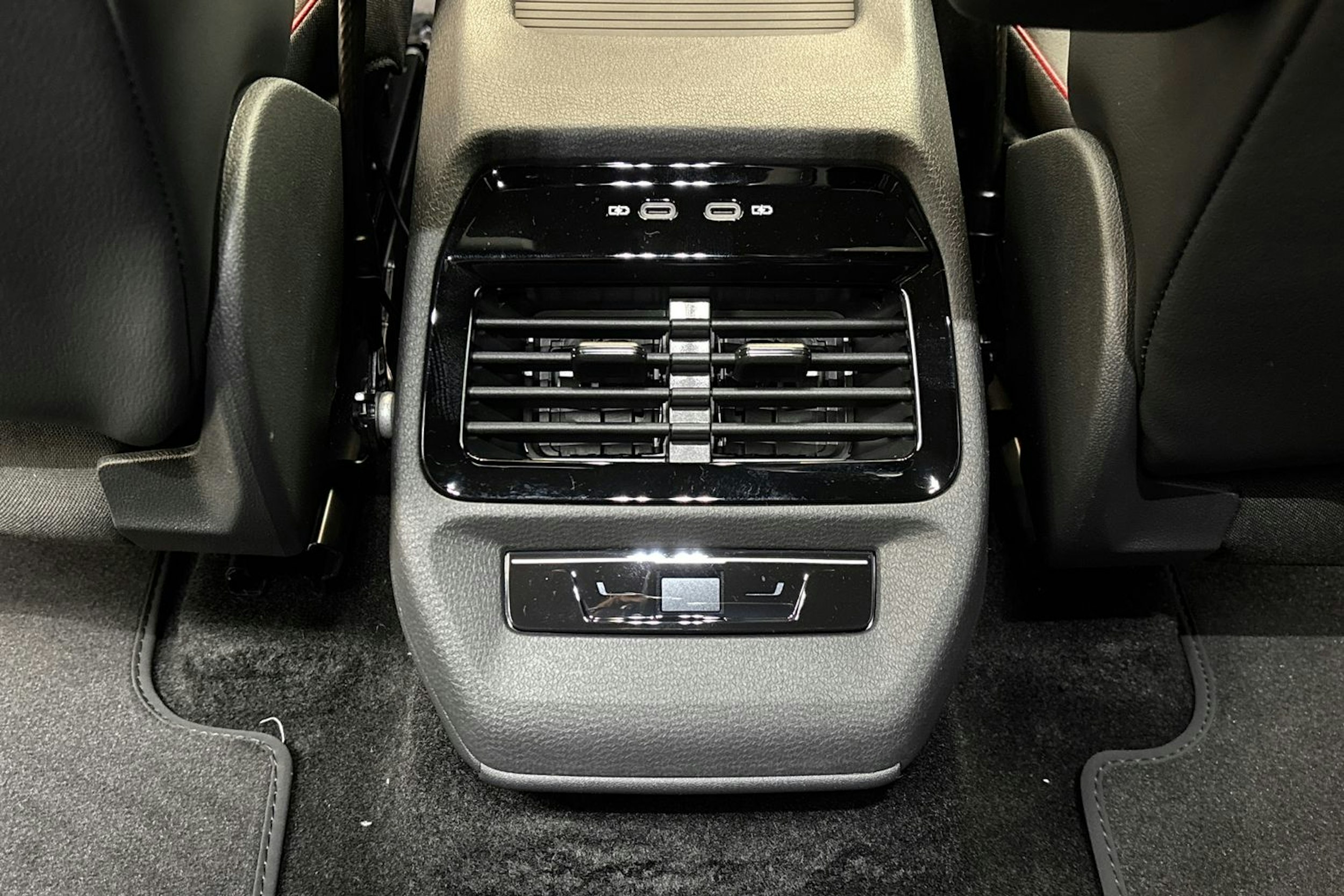 Punainen Volkswagen ID.4 2026 kuva 15.