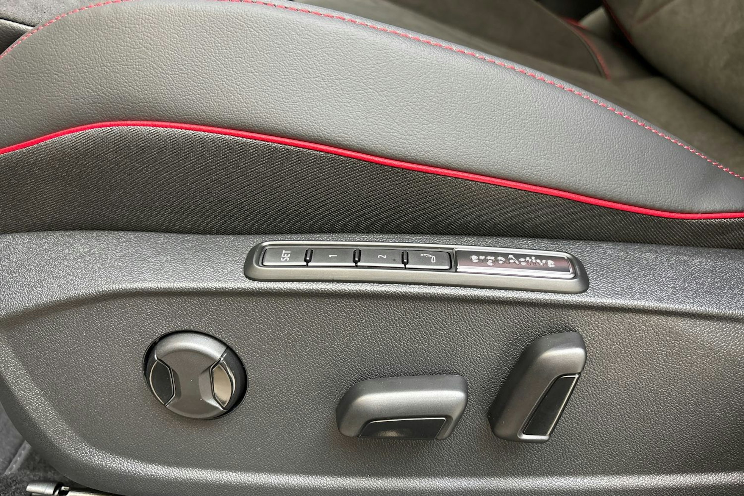 Punainen Volkswagen ID.4 2026 kuva 18.