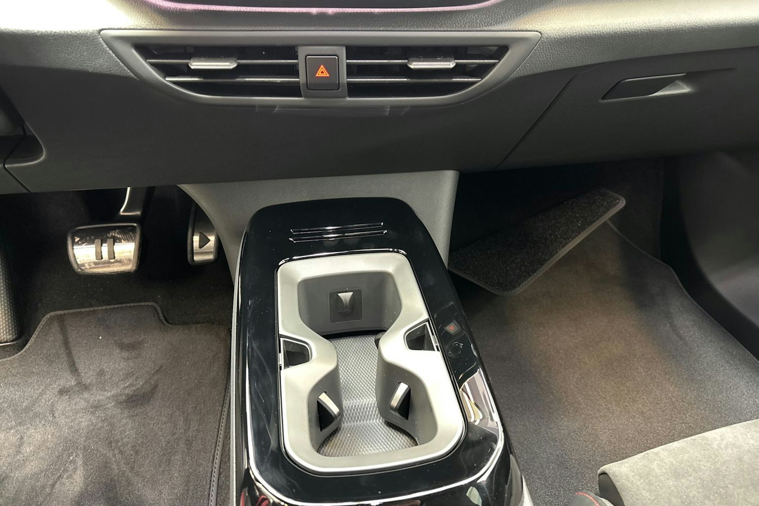 Punainen Volkswagen ID.4 2026 kuva 35.