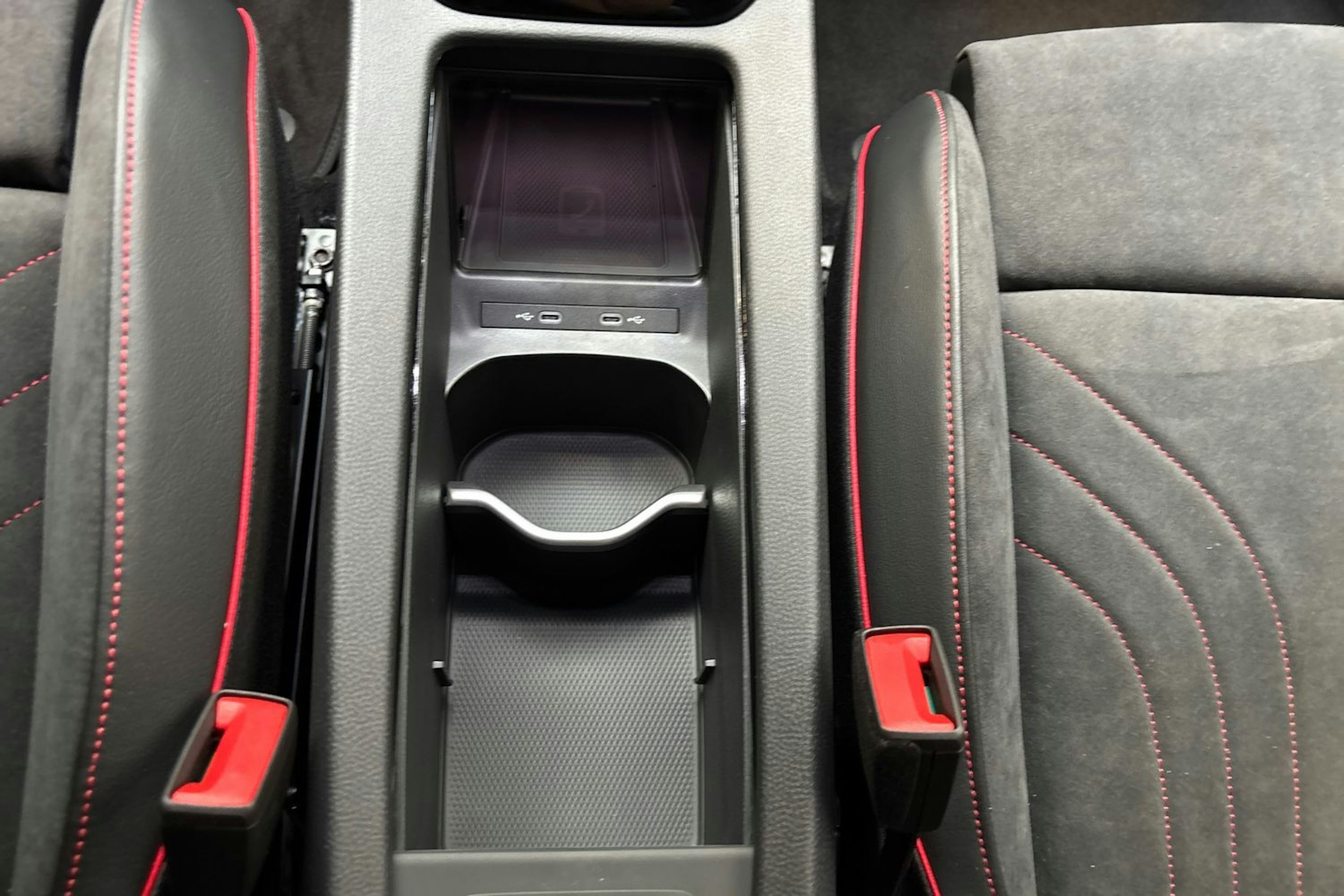 Punainen Volkswagen ID.4 2026 kuva 36.