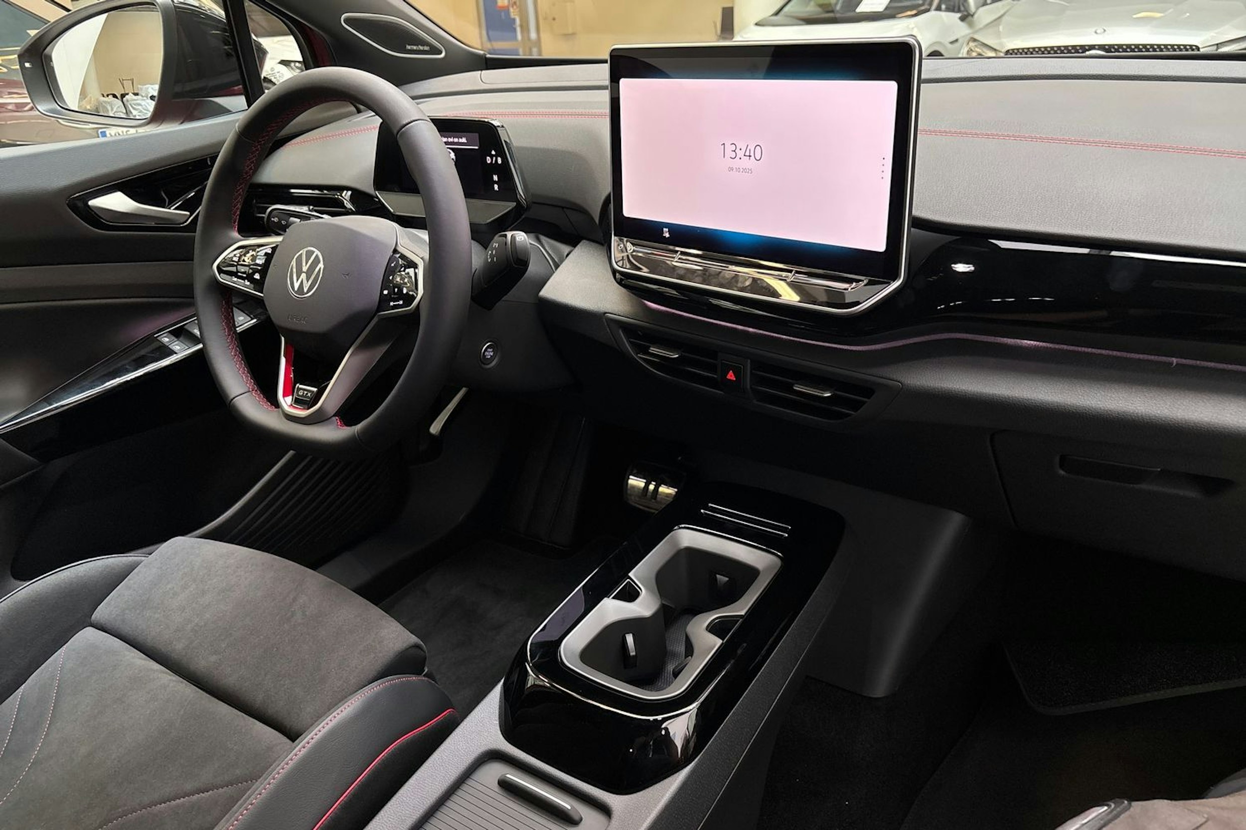 Punainen Volkswagen ID.4 2026 kuva 38.