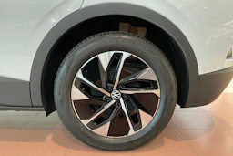 valkoinen Volkswagen ID.4 2026 kuva 10.