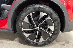 punainen Volkswagen ID.4 2026 kuva 10.