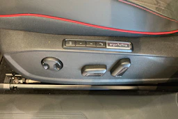 punainen Volkswagen ID.4 2026 kuva 12.