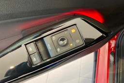 punainen Volkswagen ID.4 2026 kuva 13.