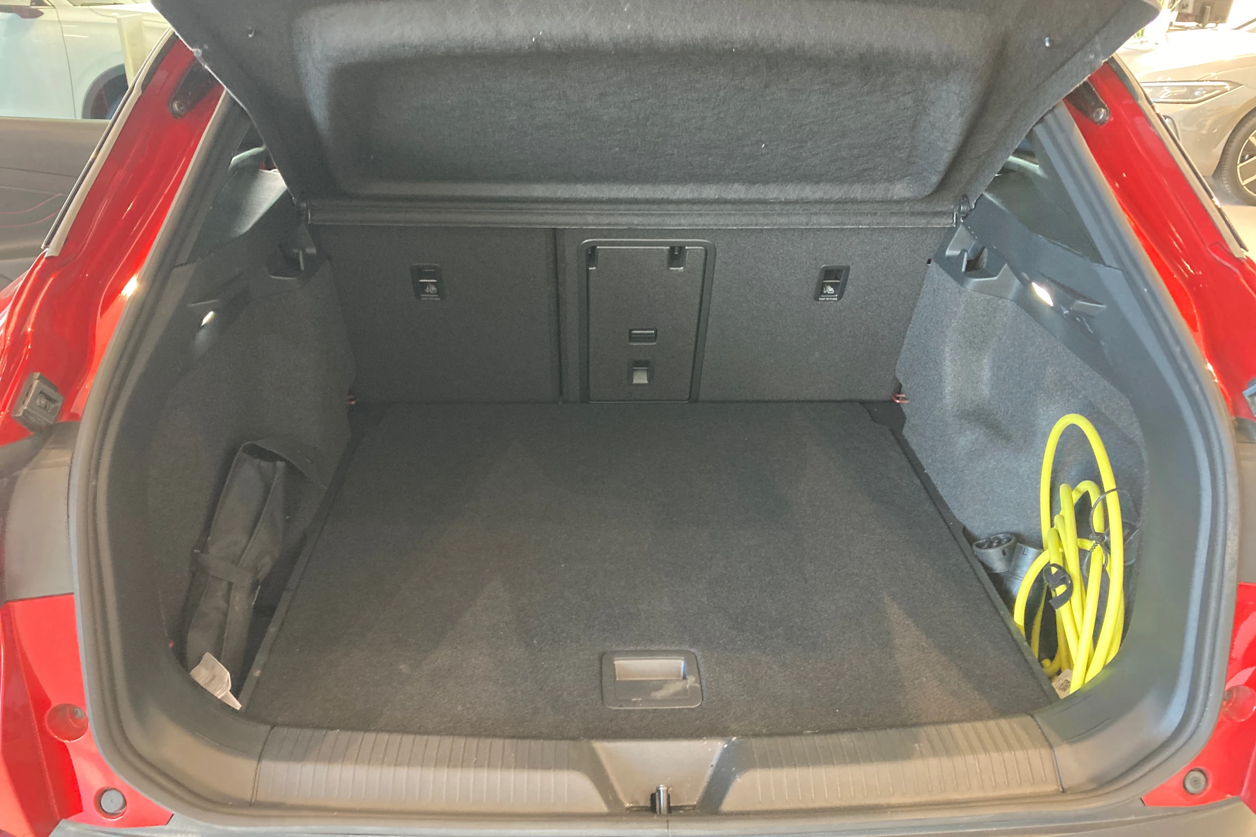 punainen Volkswagen ID.4 2026 kuva 22.