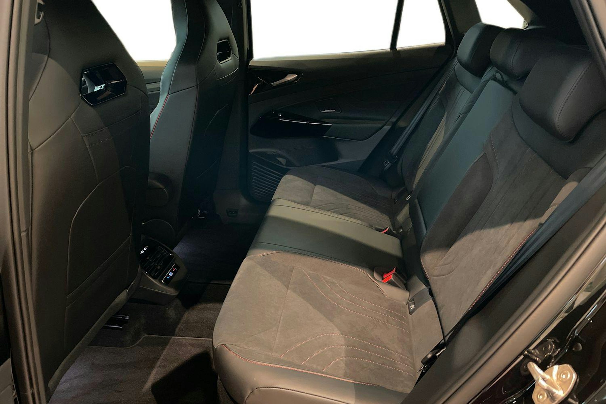 musta Volkswagen ID.4 2026 kuva 8.