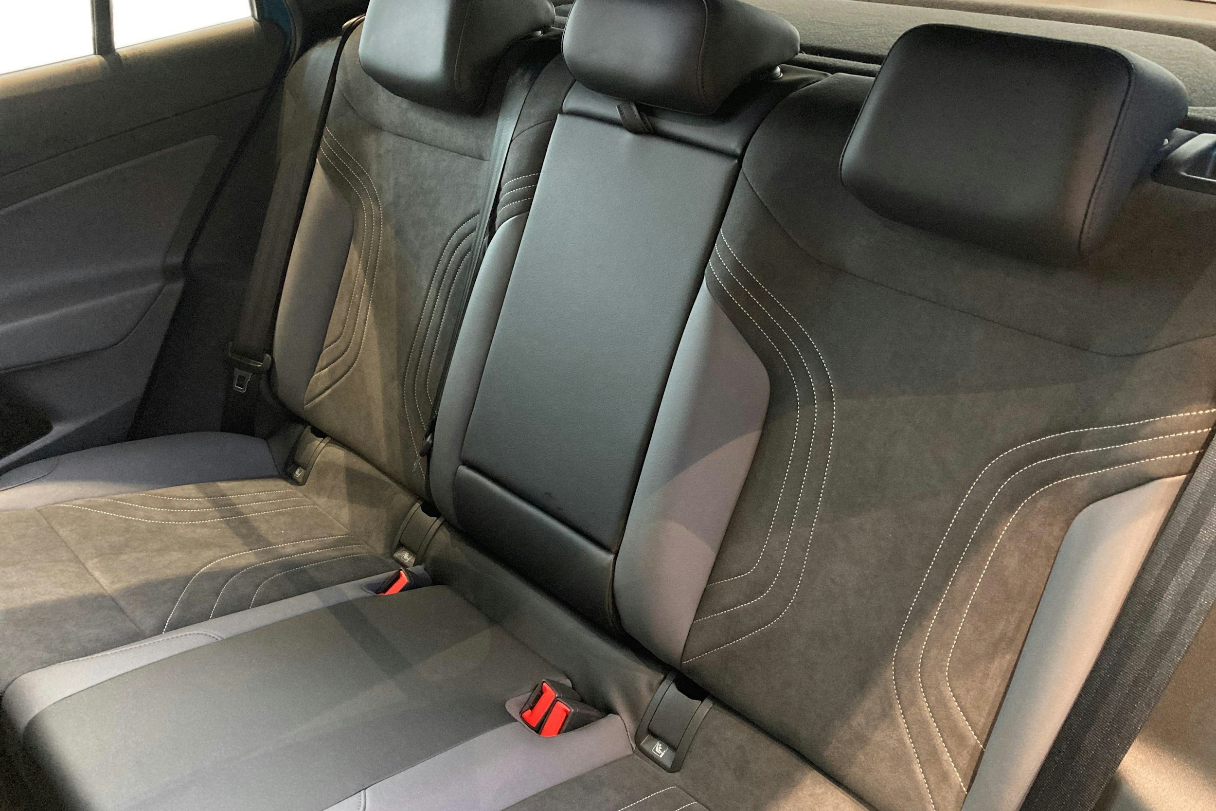 sininen Volkswagen ID.4 2026 kuva 9.