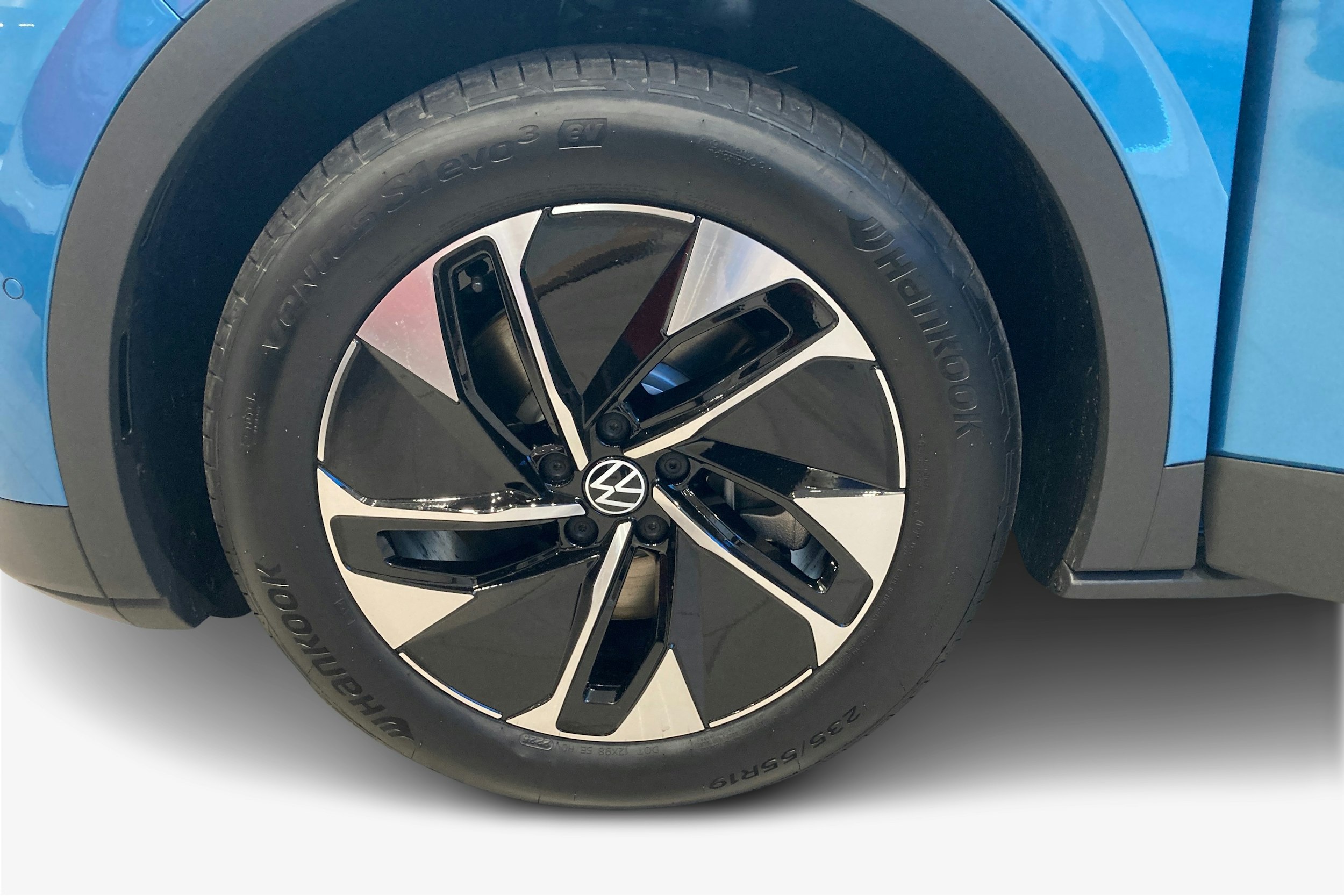 sininen Volkswagen ID.4 2026 kuva 10.