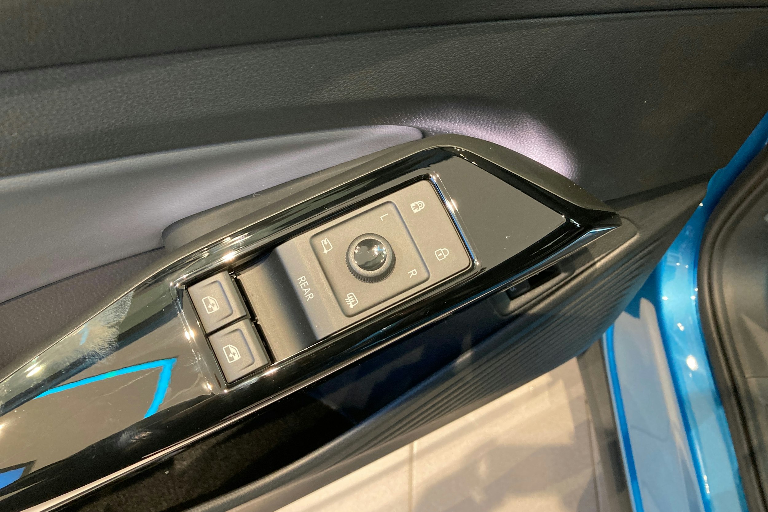 sininen Volkswagen ID.4 2026 kuva 13.