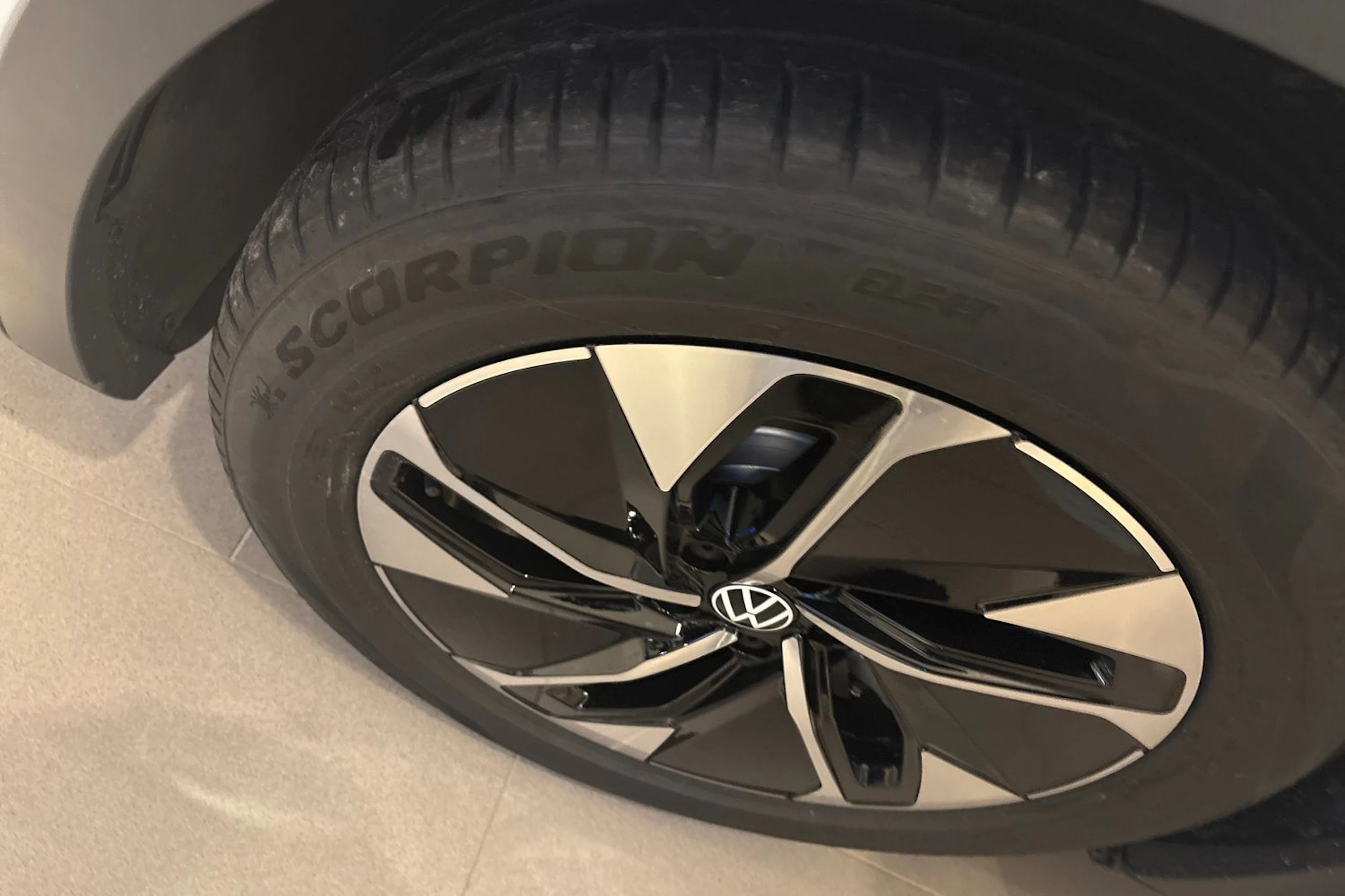 valkoinen Volkswagen ID.4 2026 kuva 10.