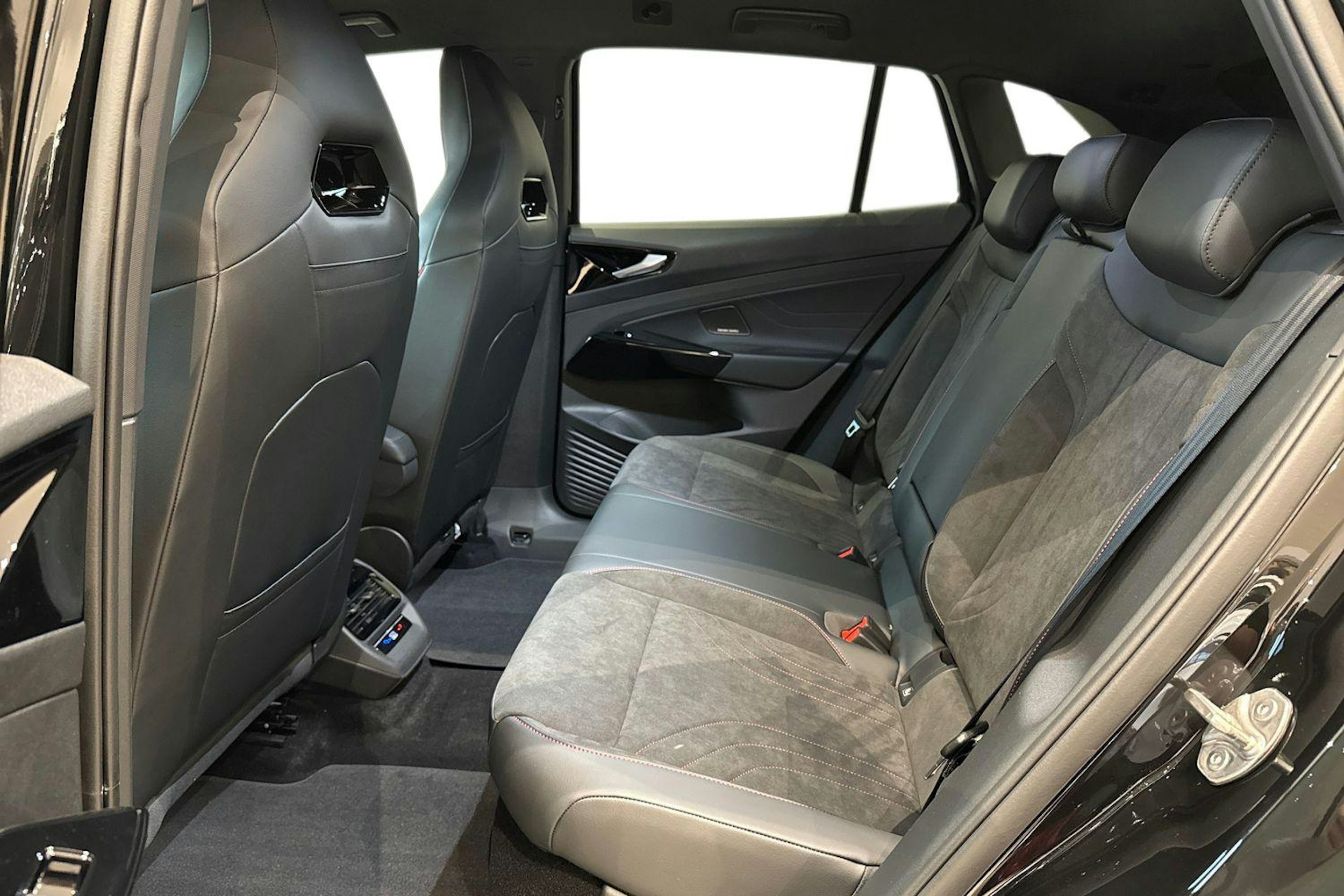 met. musta Volkswagen ID.4 2026 kuva 8.