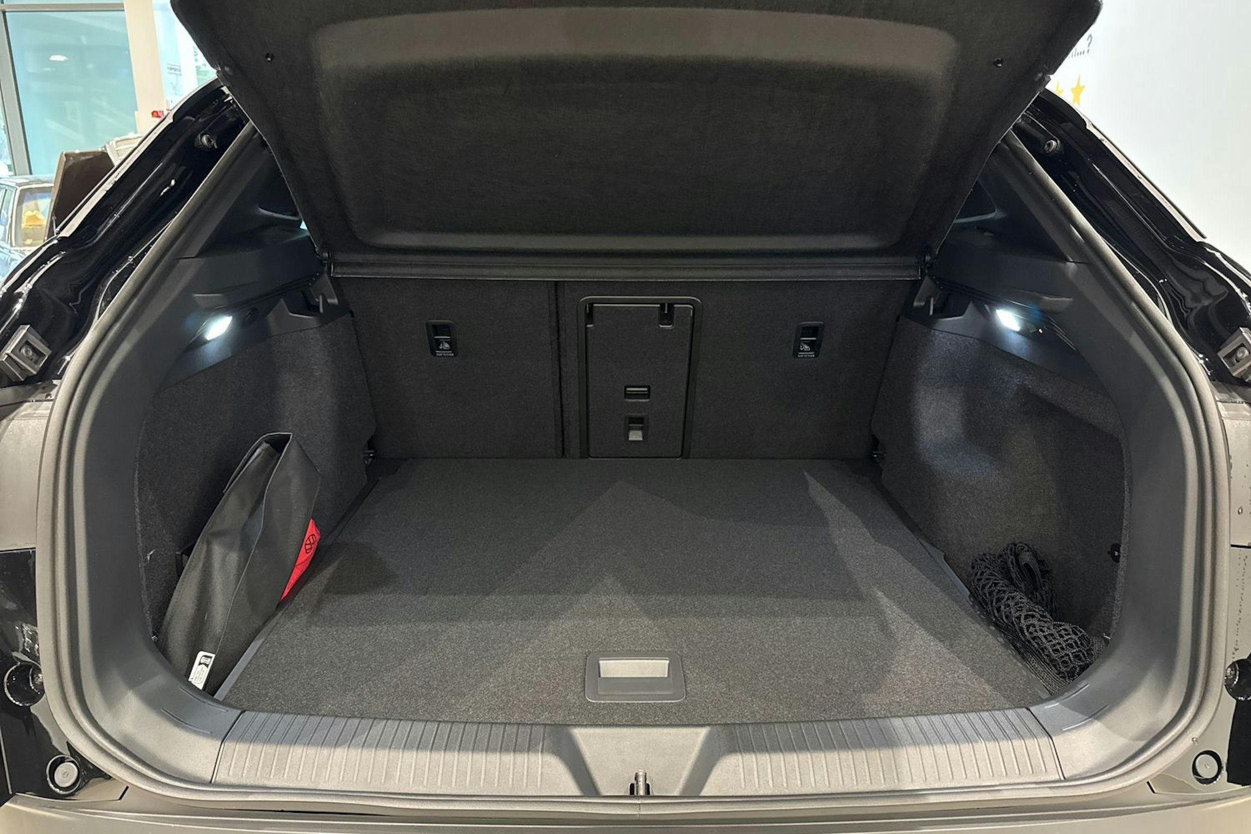 met. musta Volkswagen ID.4 2026 kuva 12.