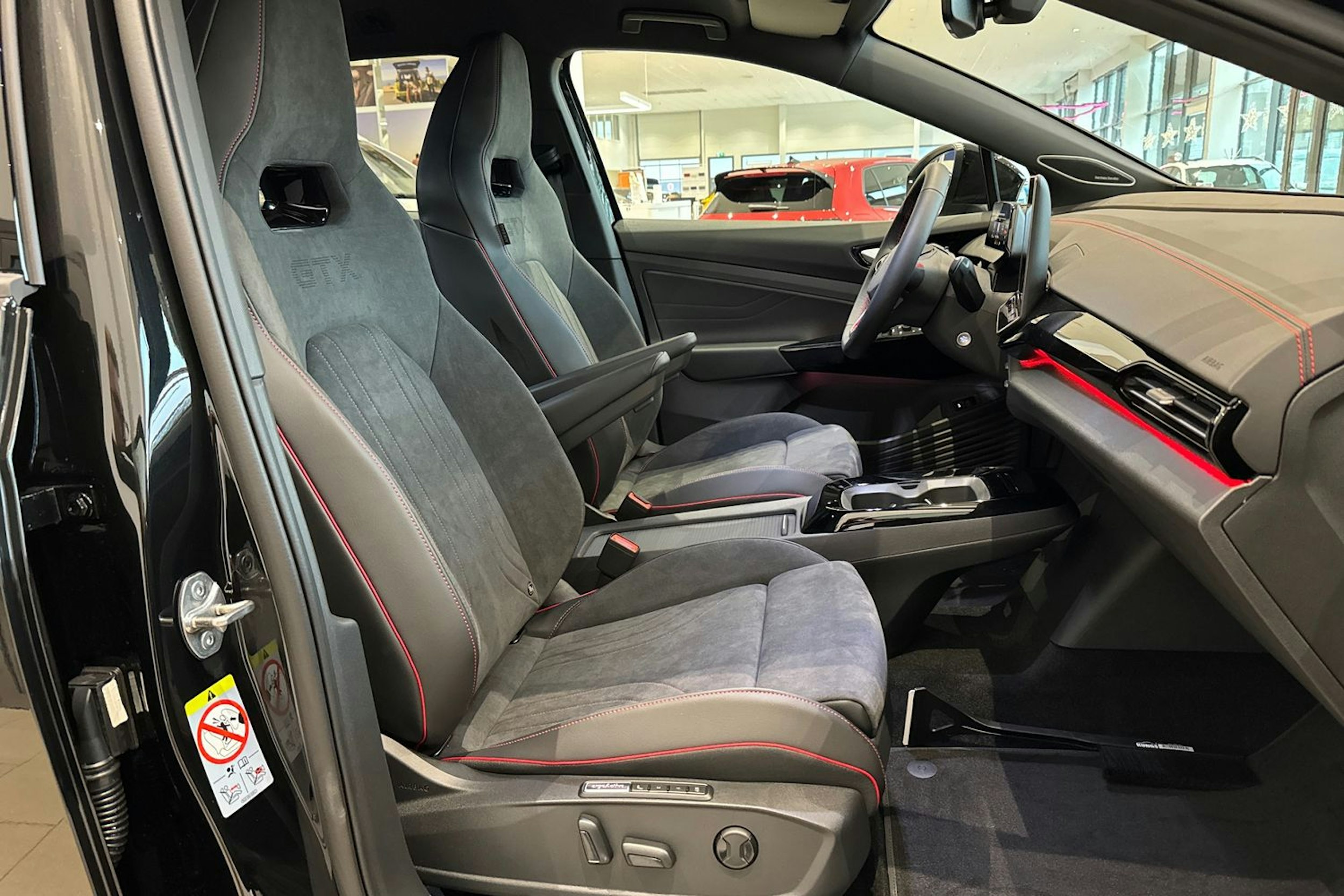 met. musta Volkswagen ID.4 2026 kuva 14.