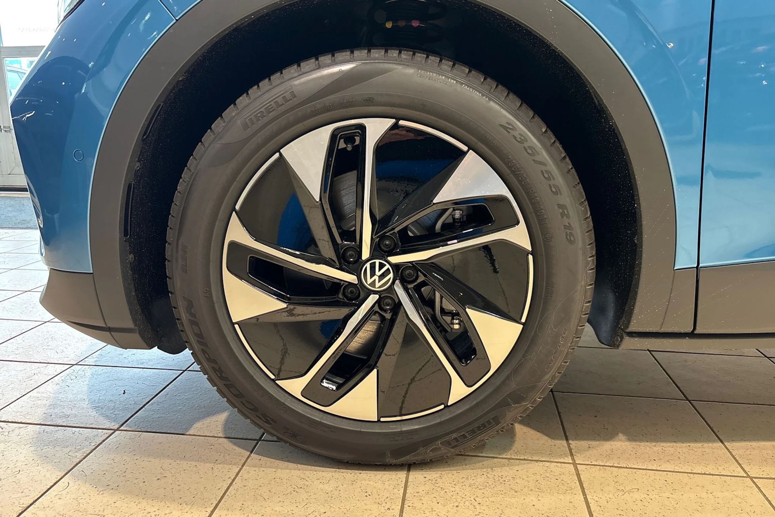 sininen Volkswagen ID.4 2026 kuva 10.