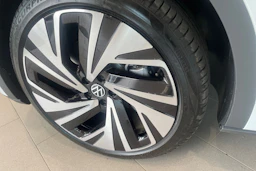 valkoinen Volkswagen ID.4 2026 kuva 10.