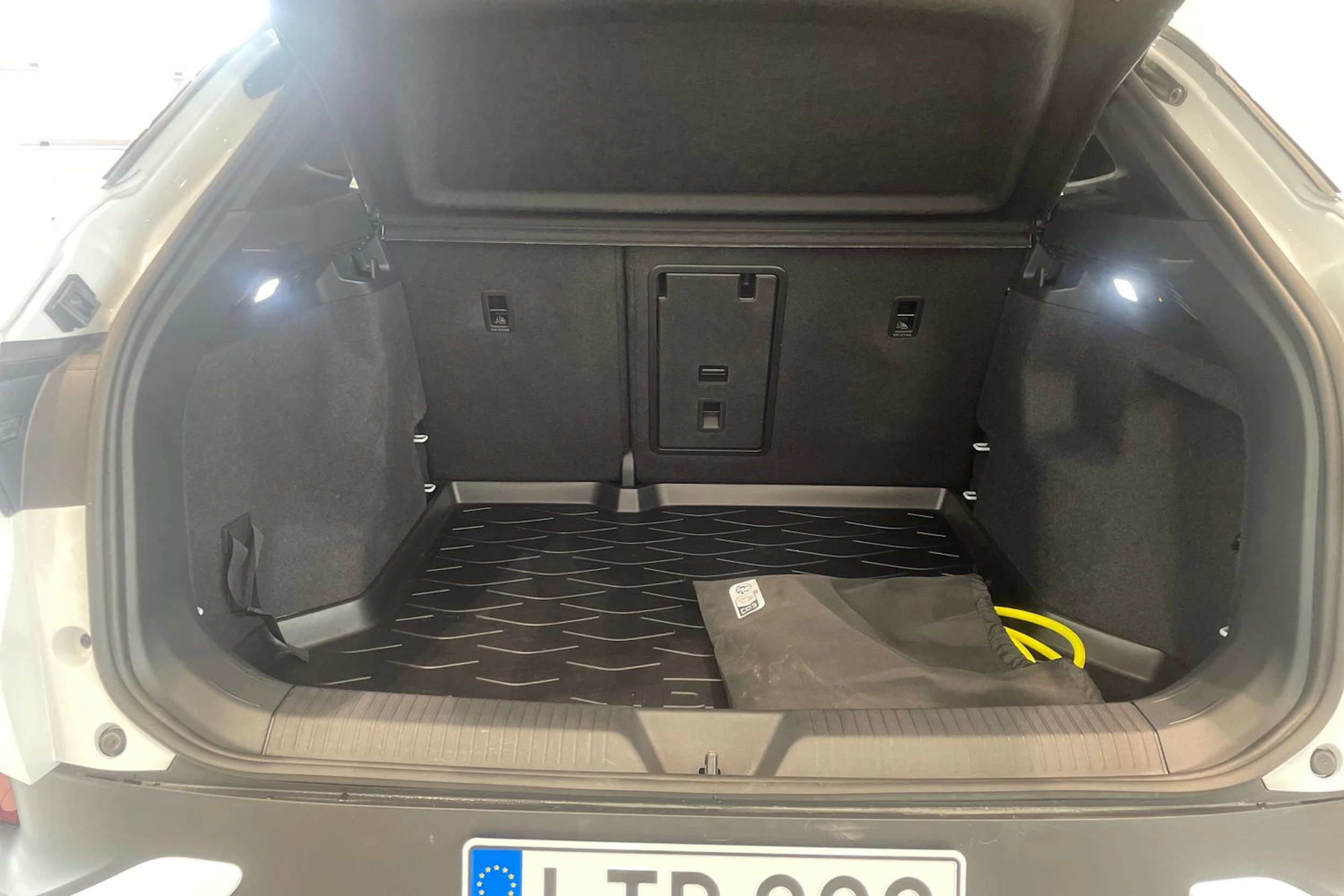 valkoinen Volkswagen ID.4 2026 kuva 11.