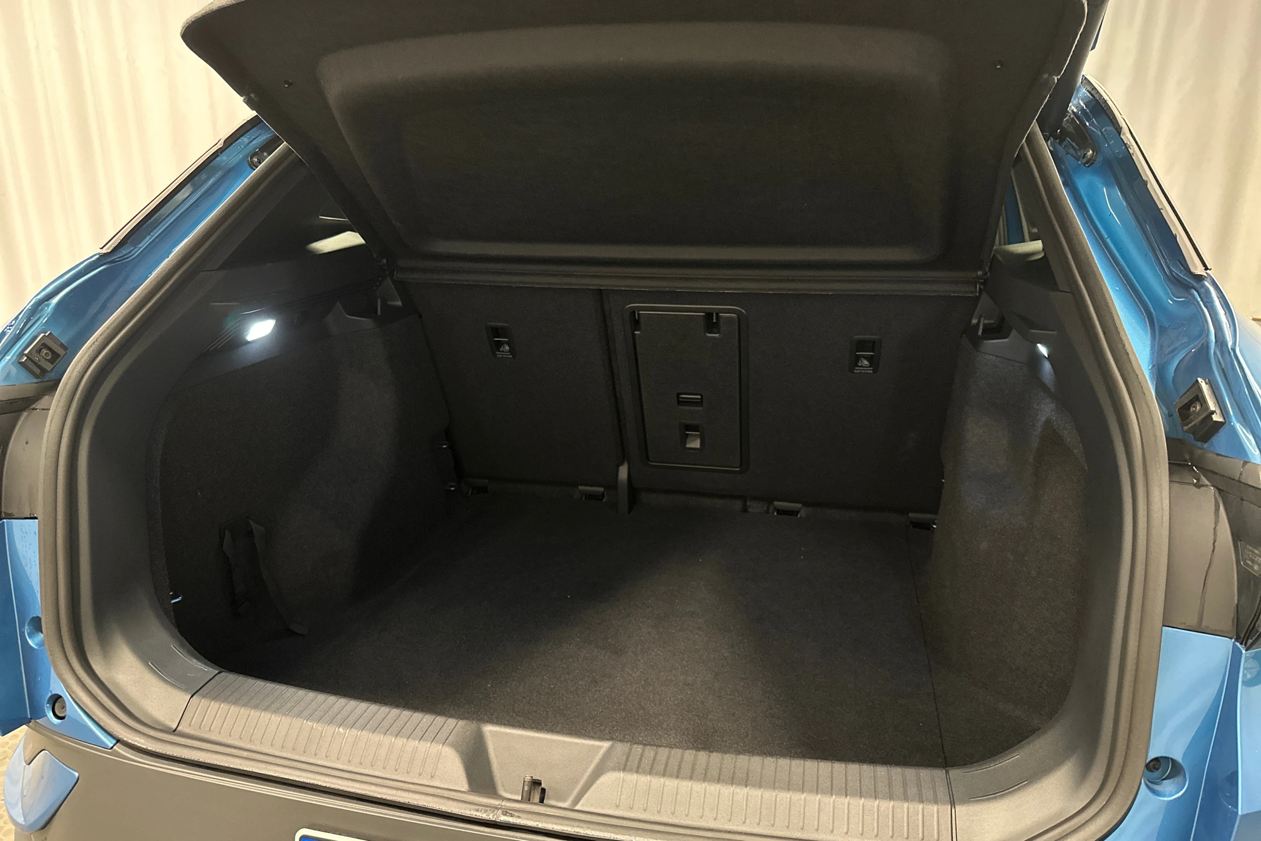sininen Volkswagen ID.4 2026 kuva 35.