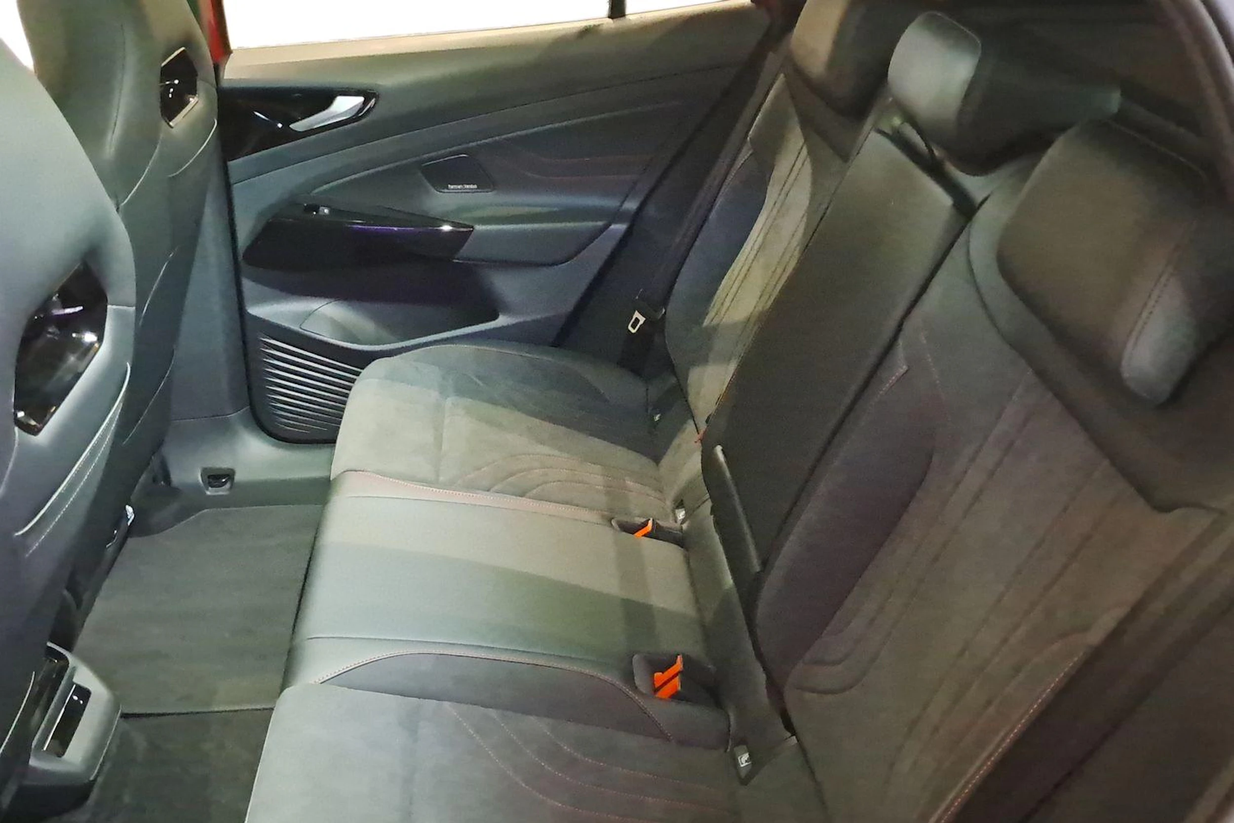 punainen Volkswagen ID.4 2026 kuva 8.
