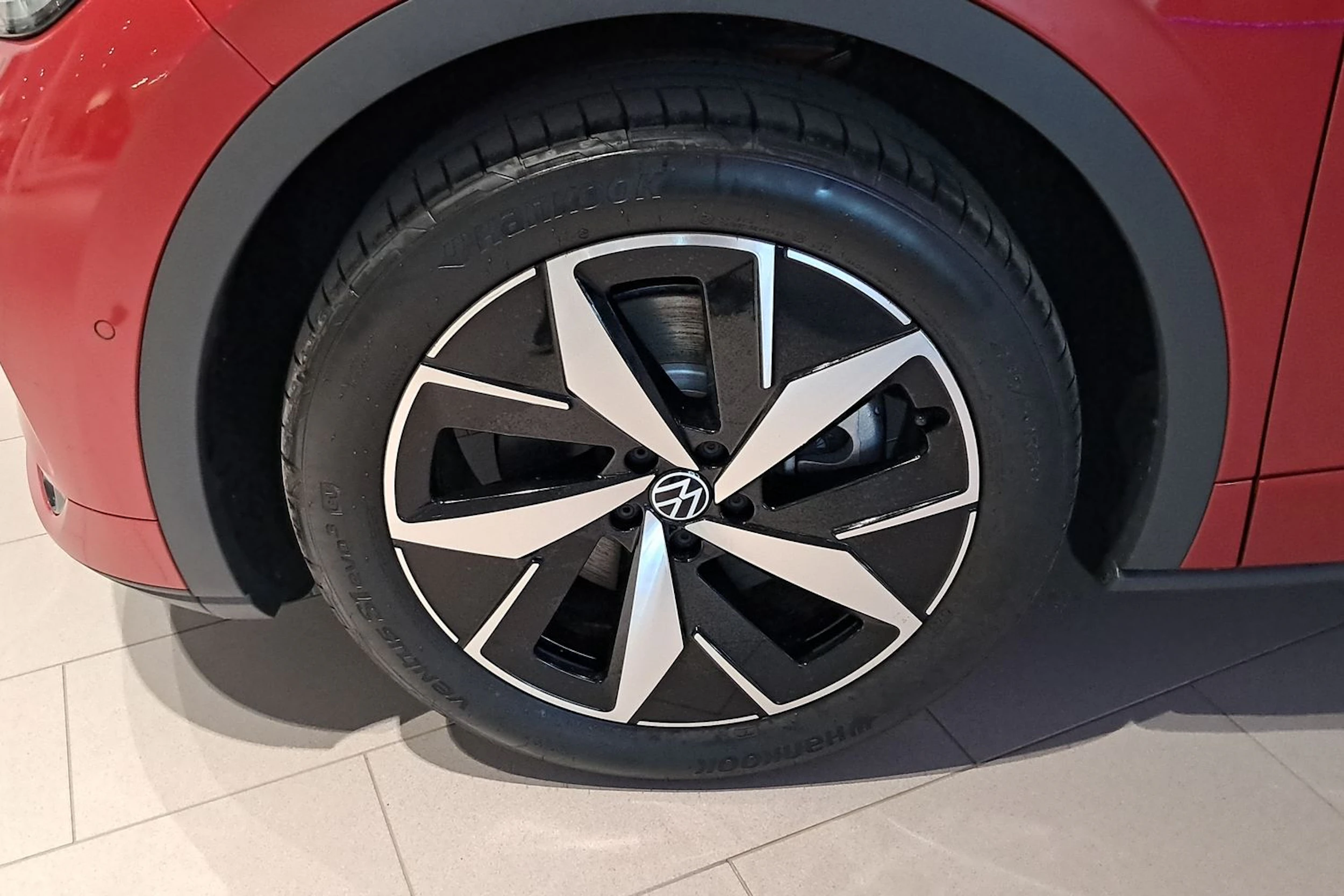 punainen Volkswagen ID.4 2026 kuva 10.