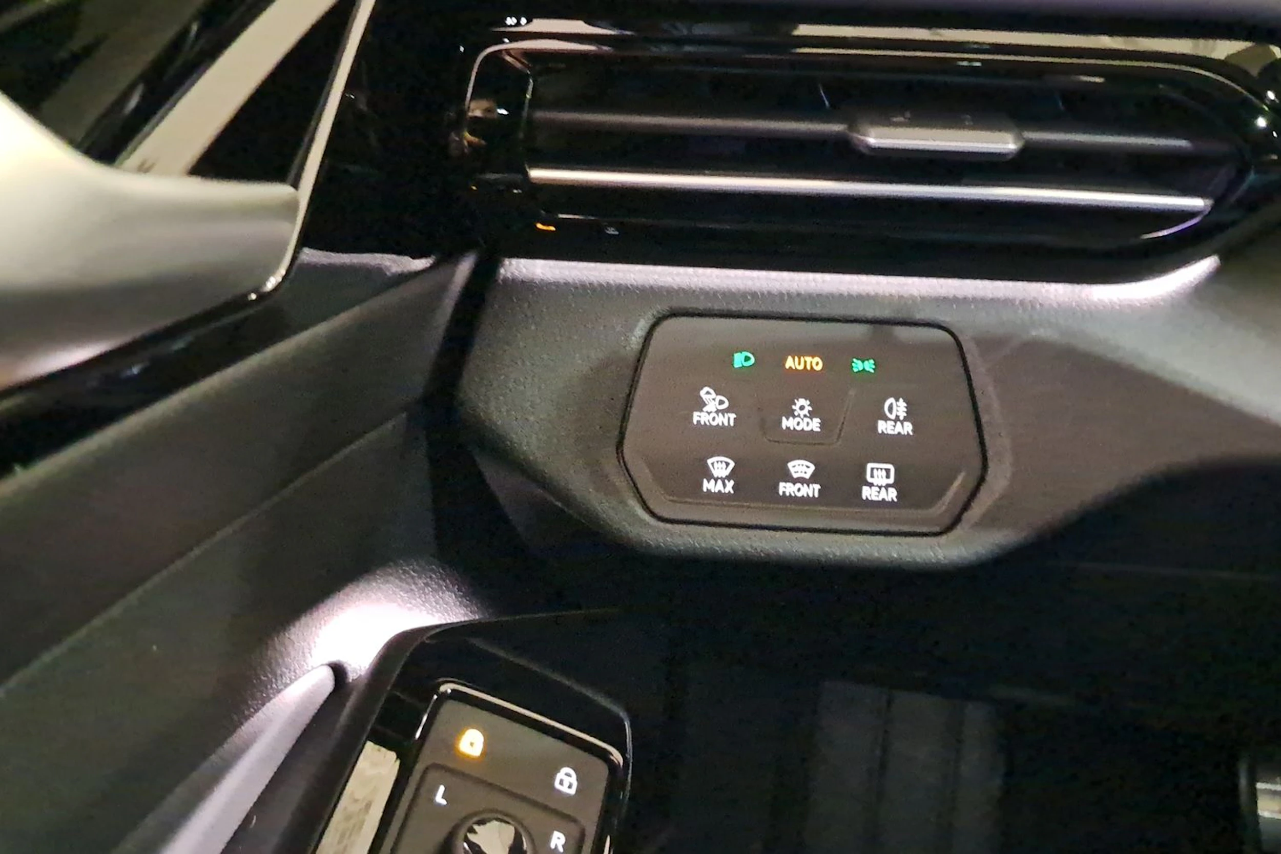 punainen Volkswagen ID.4 2026 kuva 12.