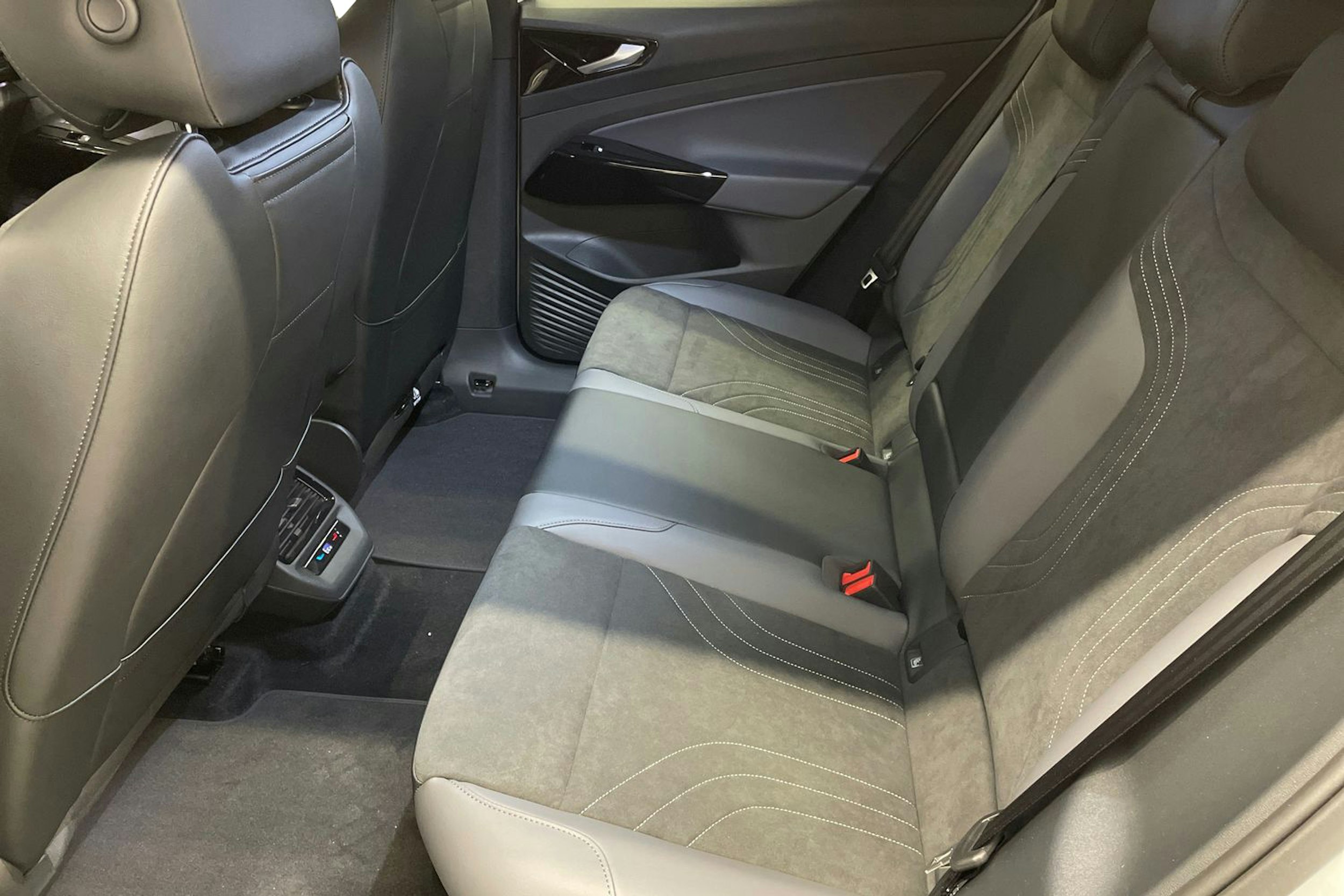 valkoinen Volkswagen ID.4 2026 kuva 8.