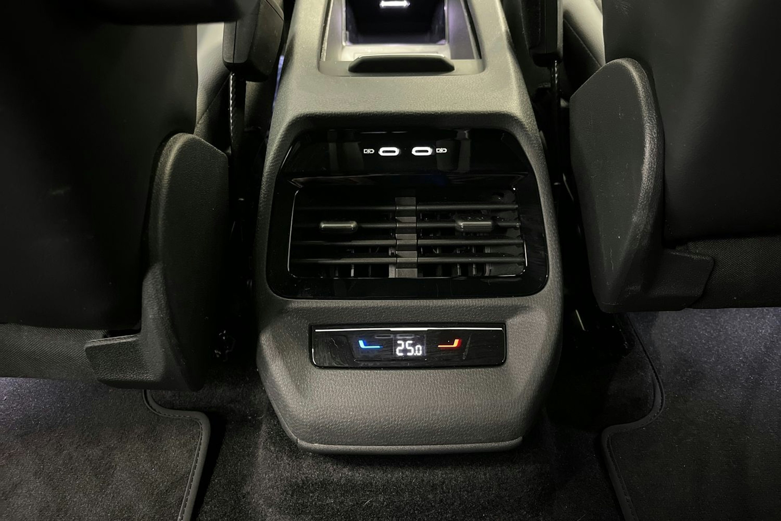 valkoinen Volkswagen ID.4 2026 kuva 12.