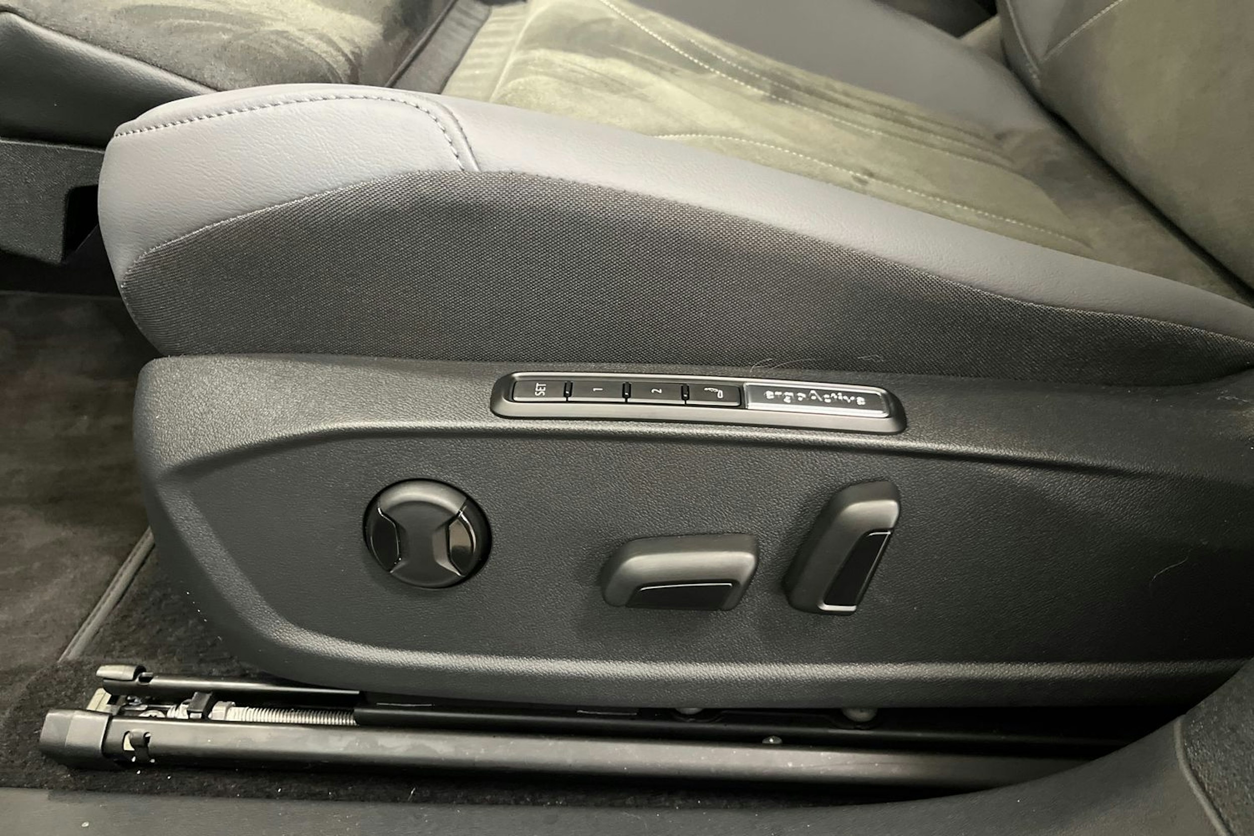 valkoinen Volkswagen ID.4 2026 kuva 13.