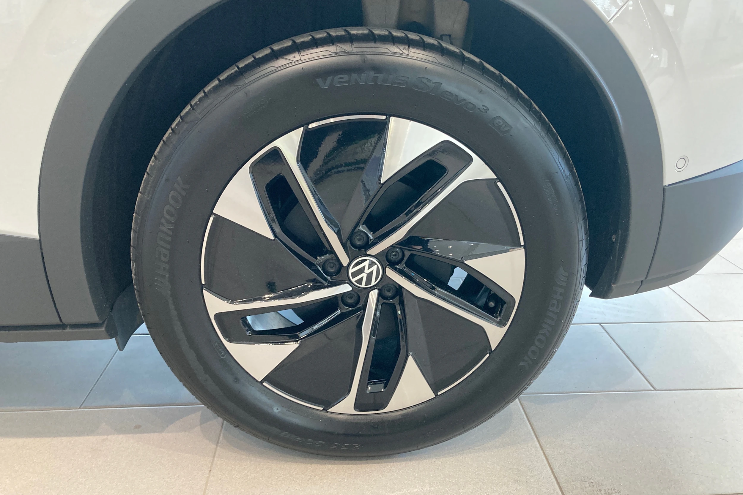 valkoinen Volkswagen ID.4 2026 kuva 10.