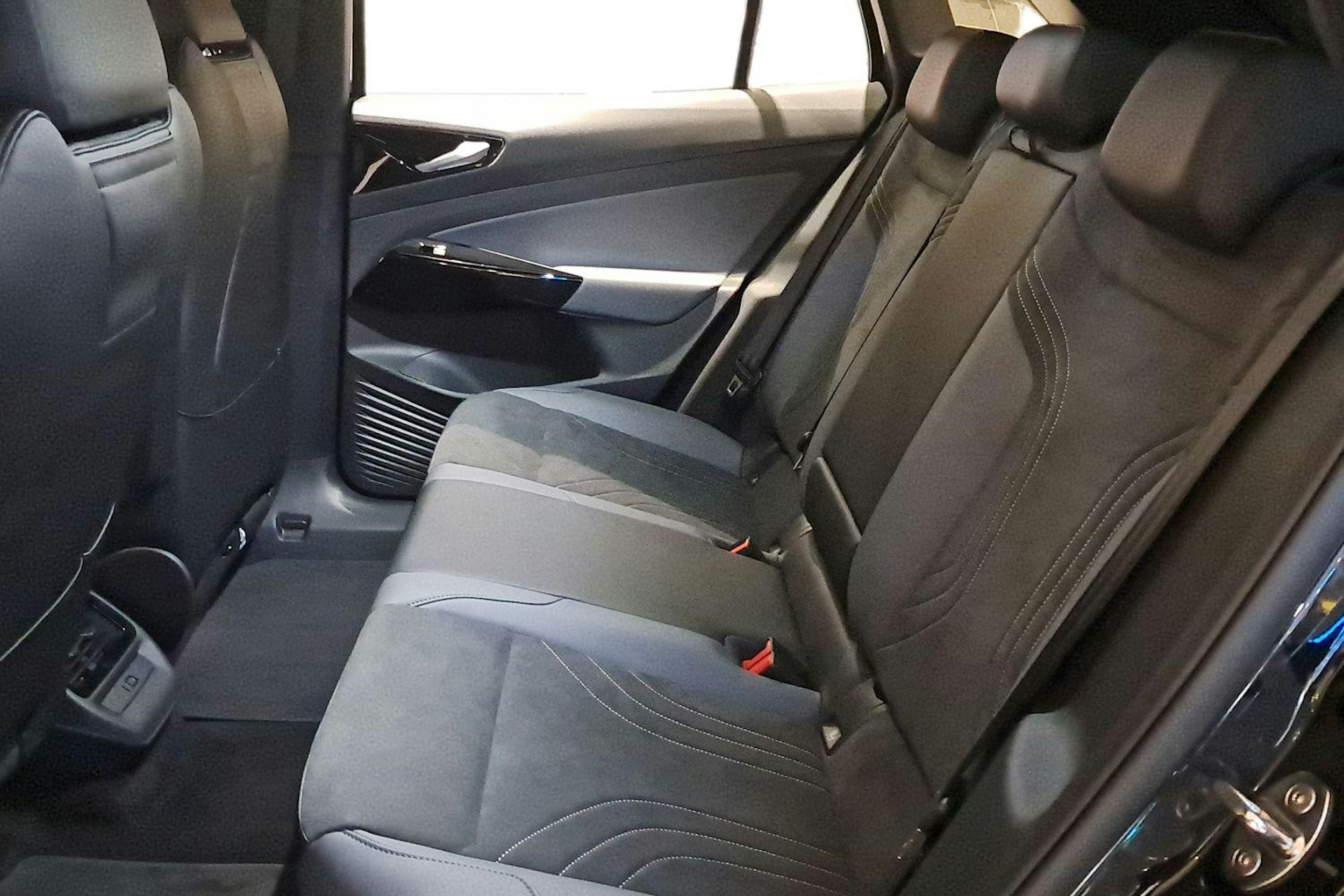 musta Volkswagen ID.4 2026 kuva 8.