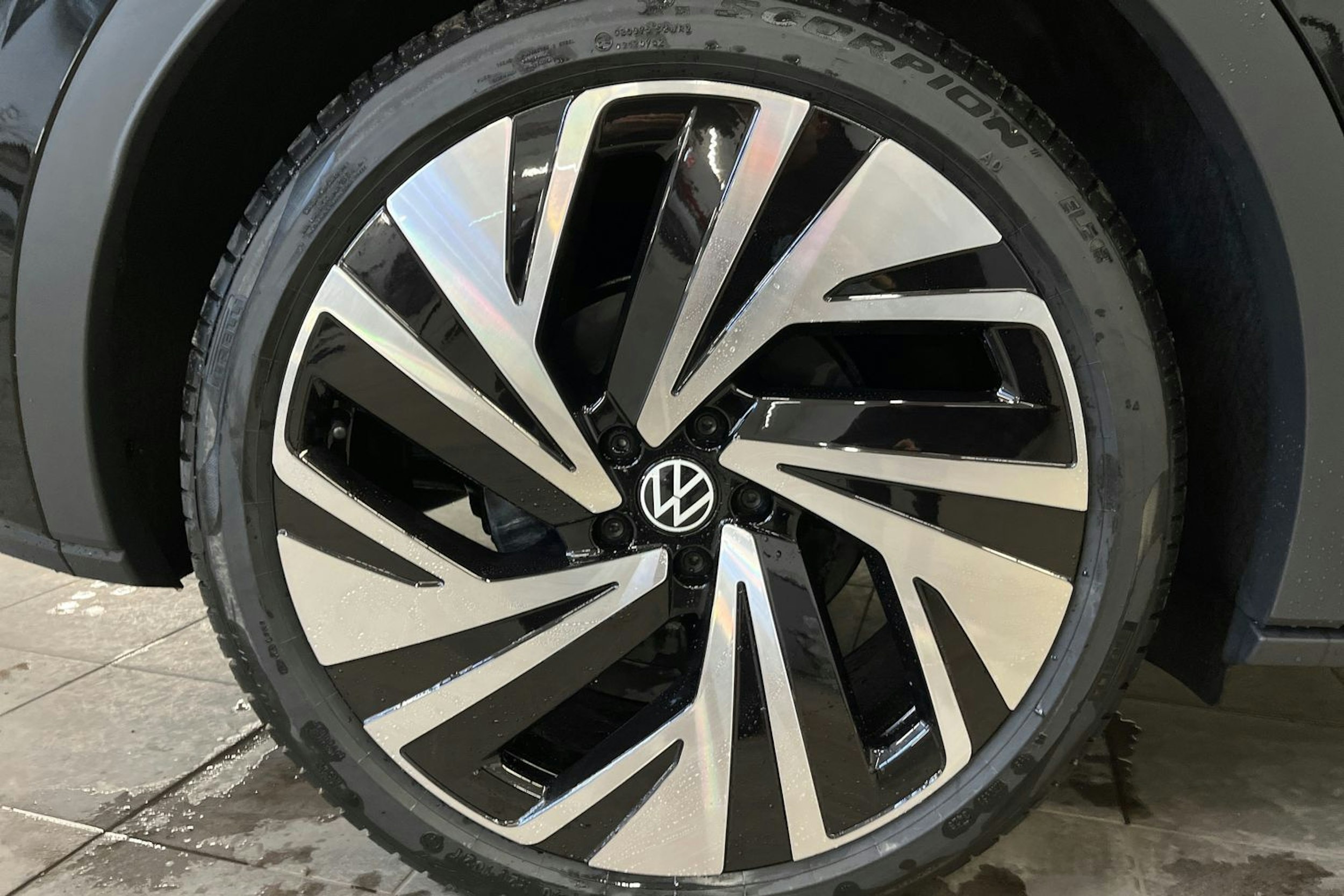 musta Volkswagen ID.4 2026 kuva 10.