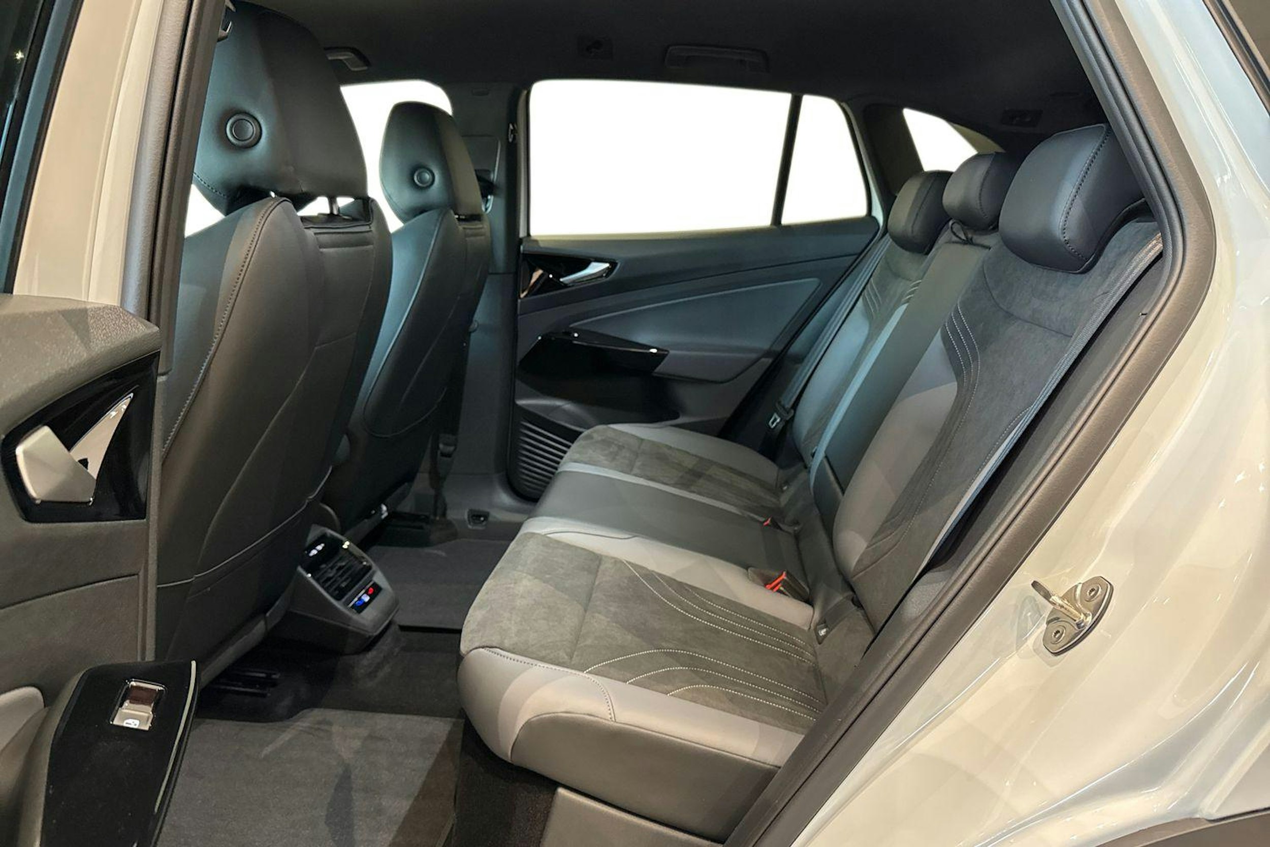 met. valkoinen Volkswagen ID.4 2026 kuva 8.