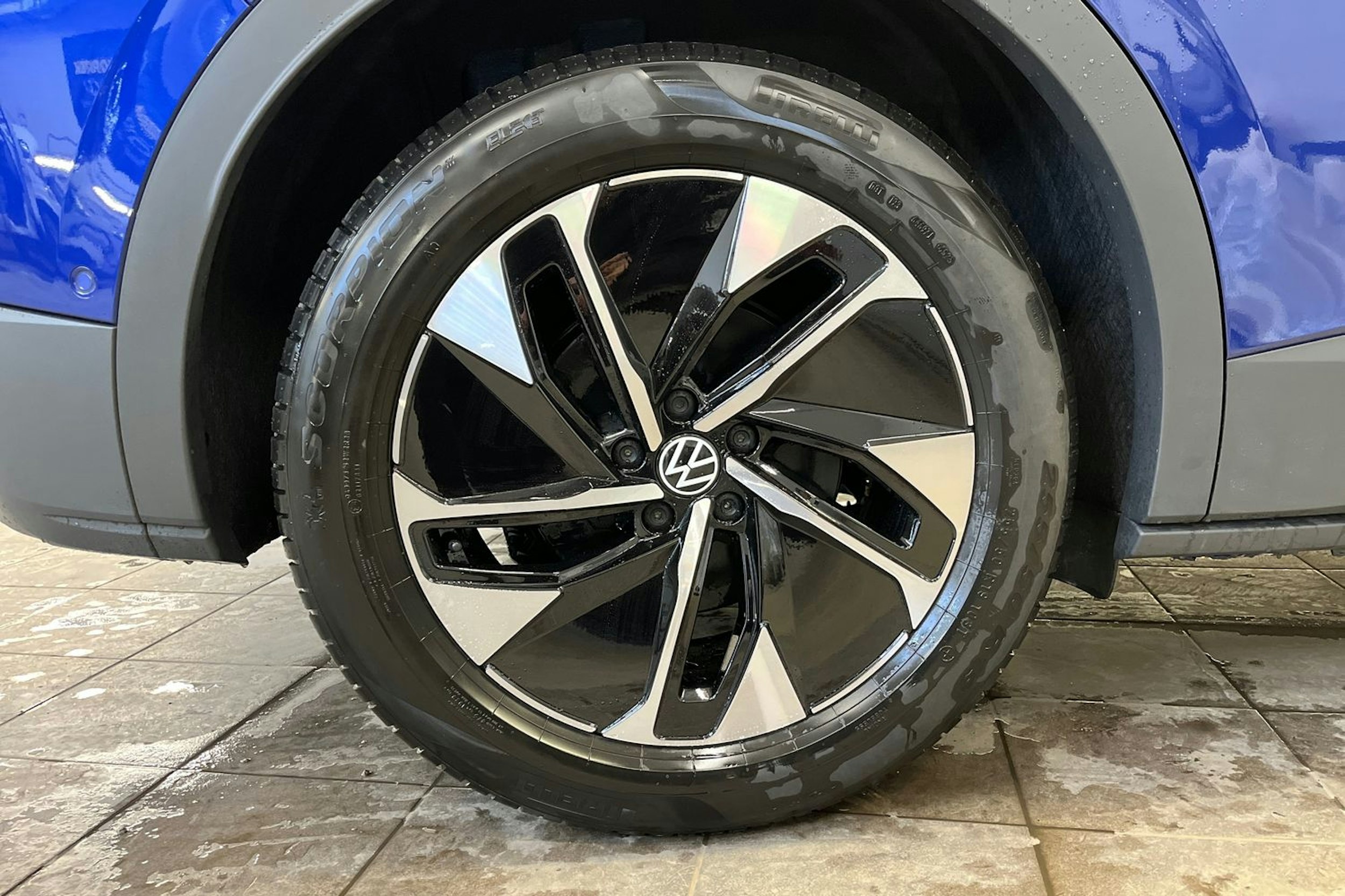 sininen Volkswagen ID.4 2026 kuva 10.