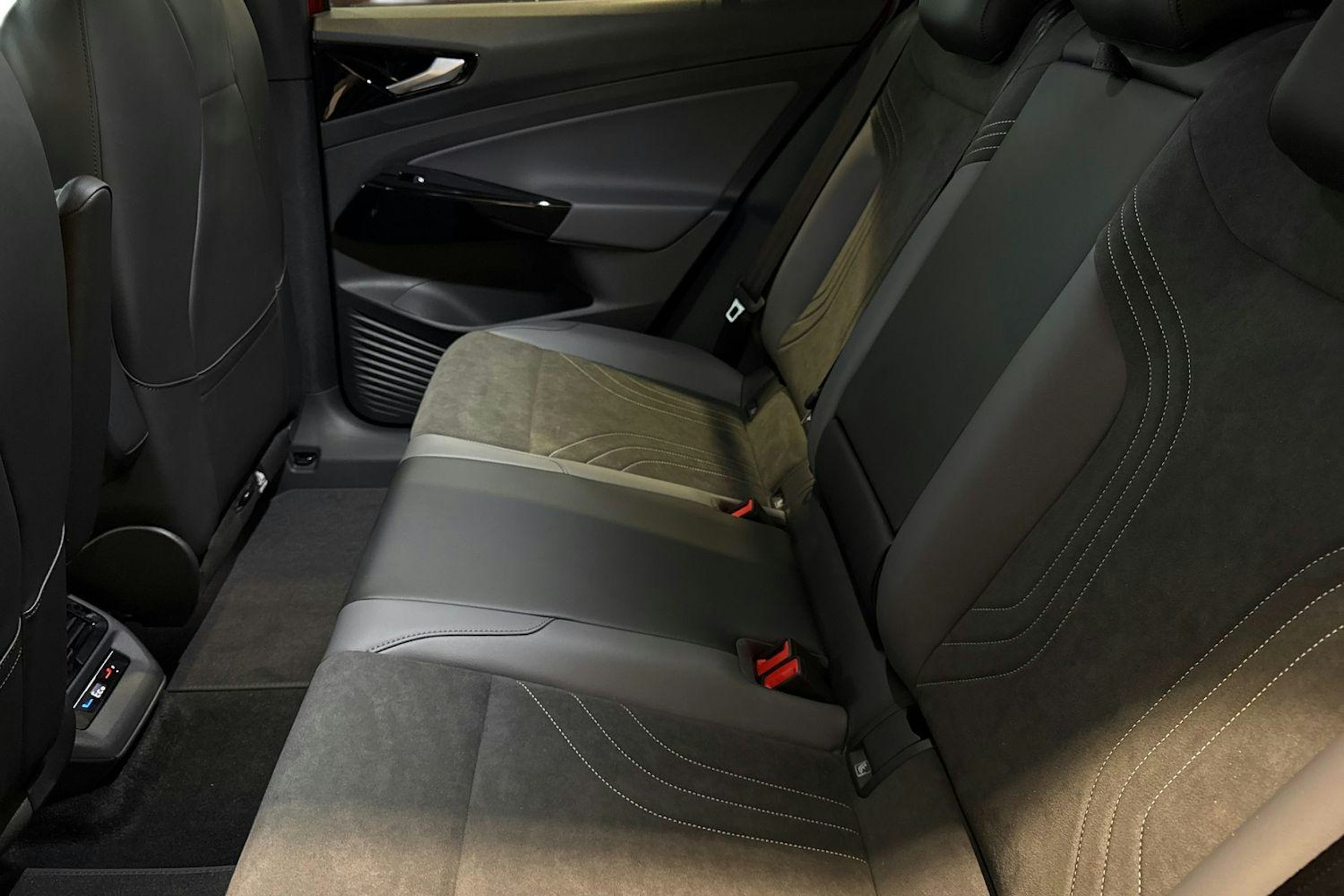 punainen Volkswagen ID.4 2026 kuva 8.