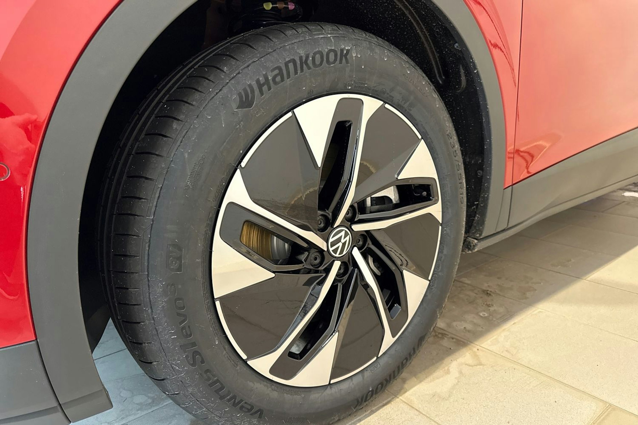 punainen Volkswagen ID.4 2026 kuva 10.