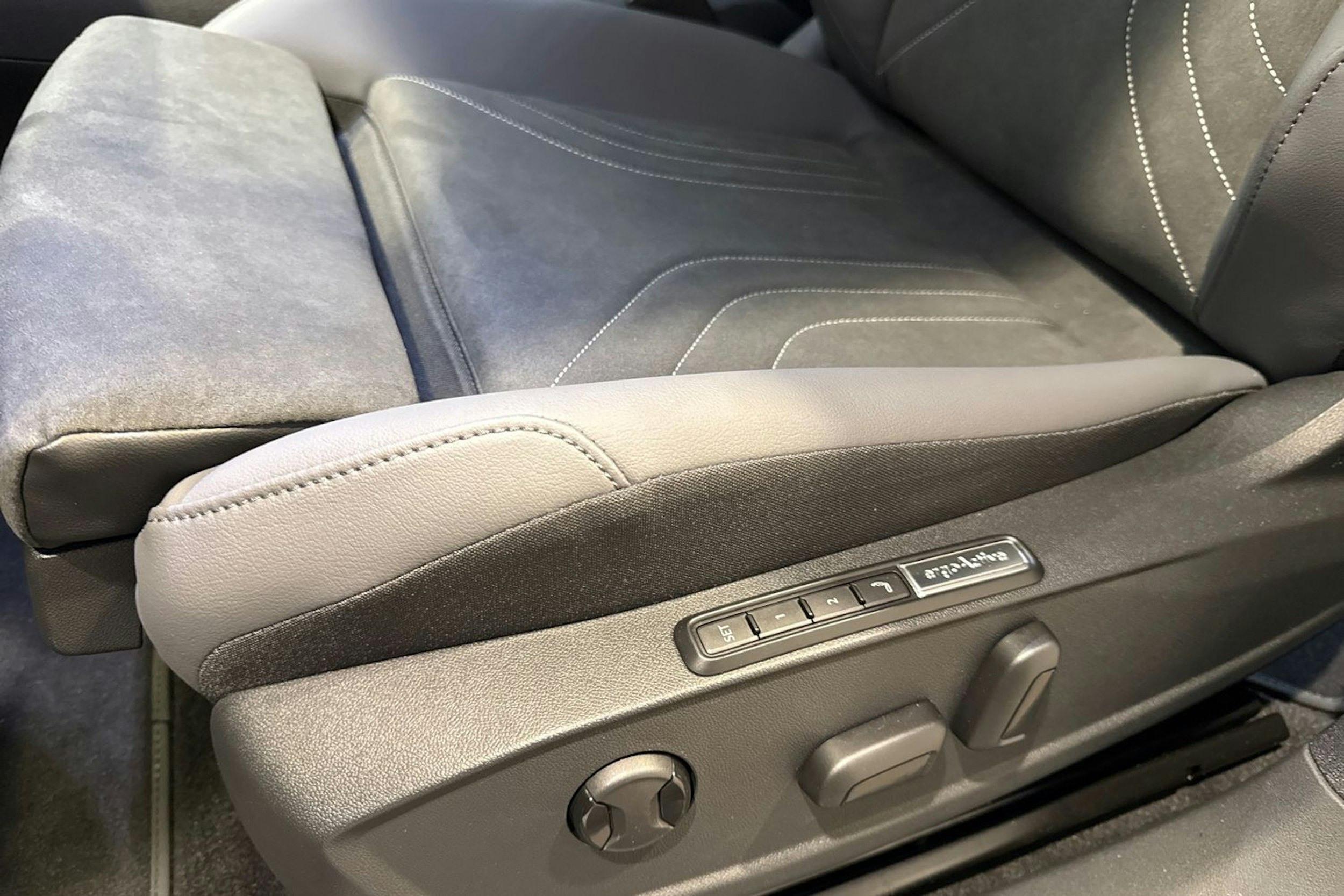 punainen Volkswagen ID.4 2026 kuva 14.