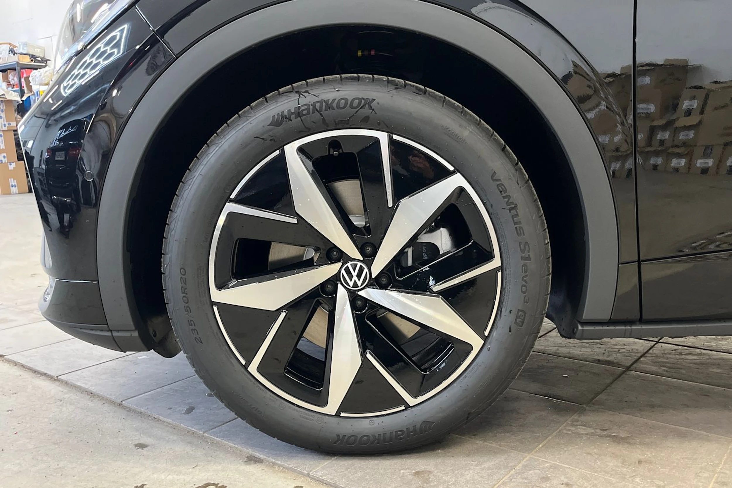 musta Volkswagen ID.4 2026 kuva 10.