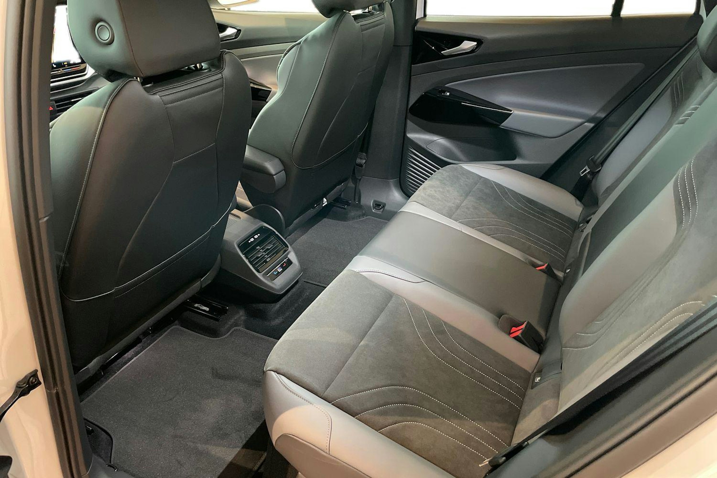 valkoinen Volkswagen ID.4 2026 kuva 8.