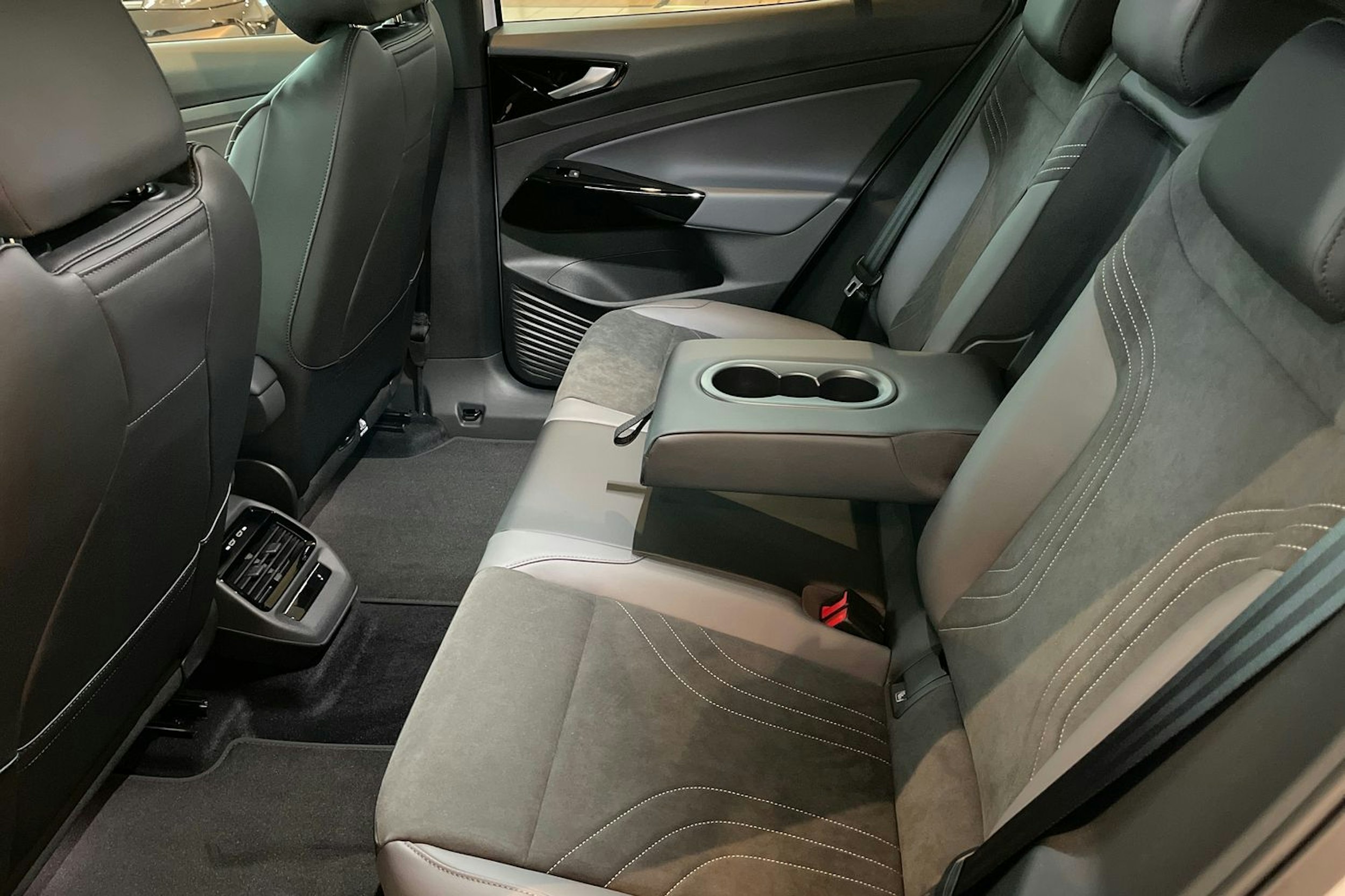 valkoinen Volkswagen ID.4 2026 kuva 21.