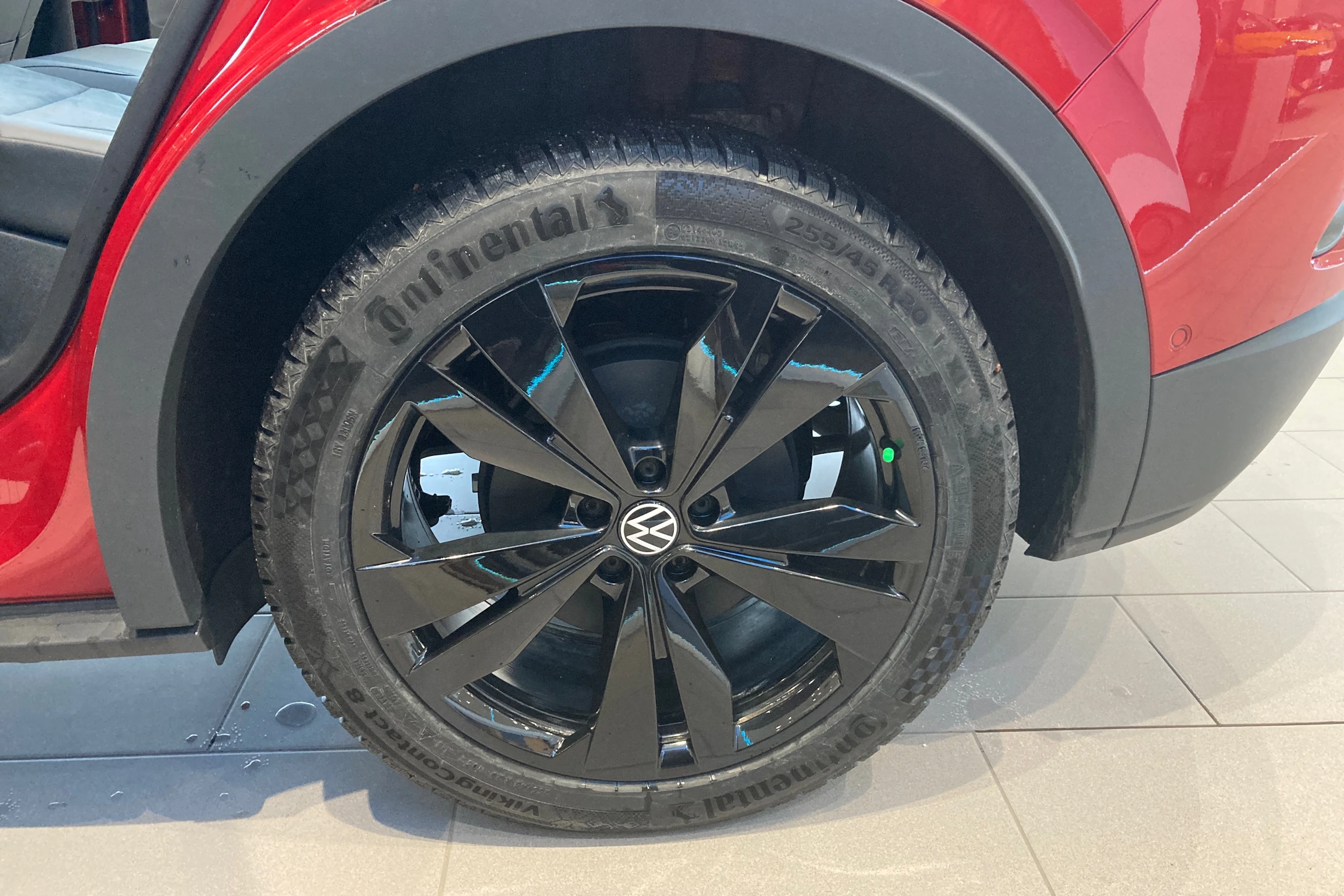 Punainen Volkswagen ID.4 2026 kuva 10.