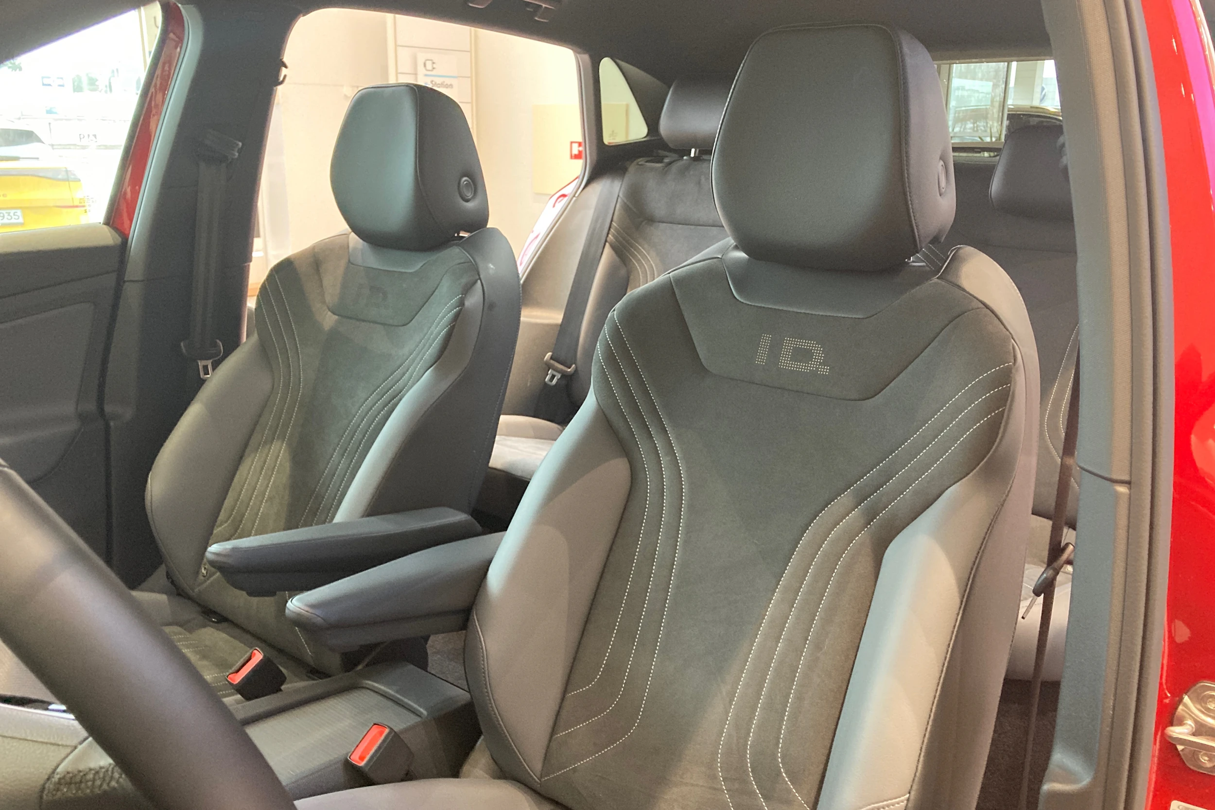 Punainen Volkswagen ID.4 2026 kuva 11.