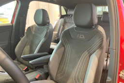 Punainen Volkswagen ID.4 2026 kuva 11.