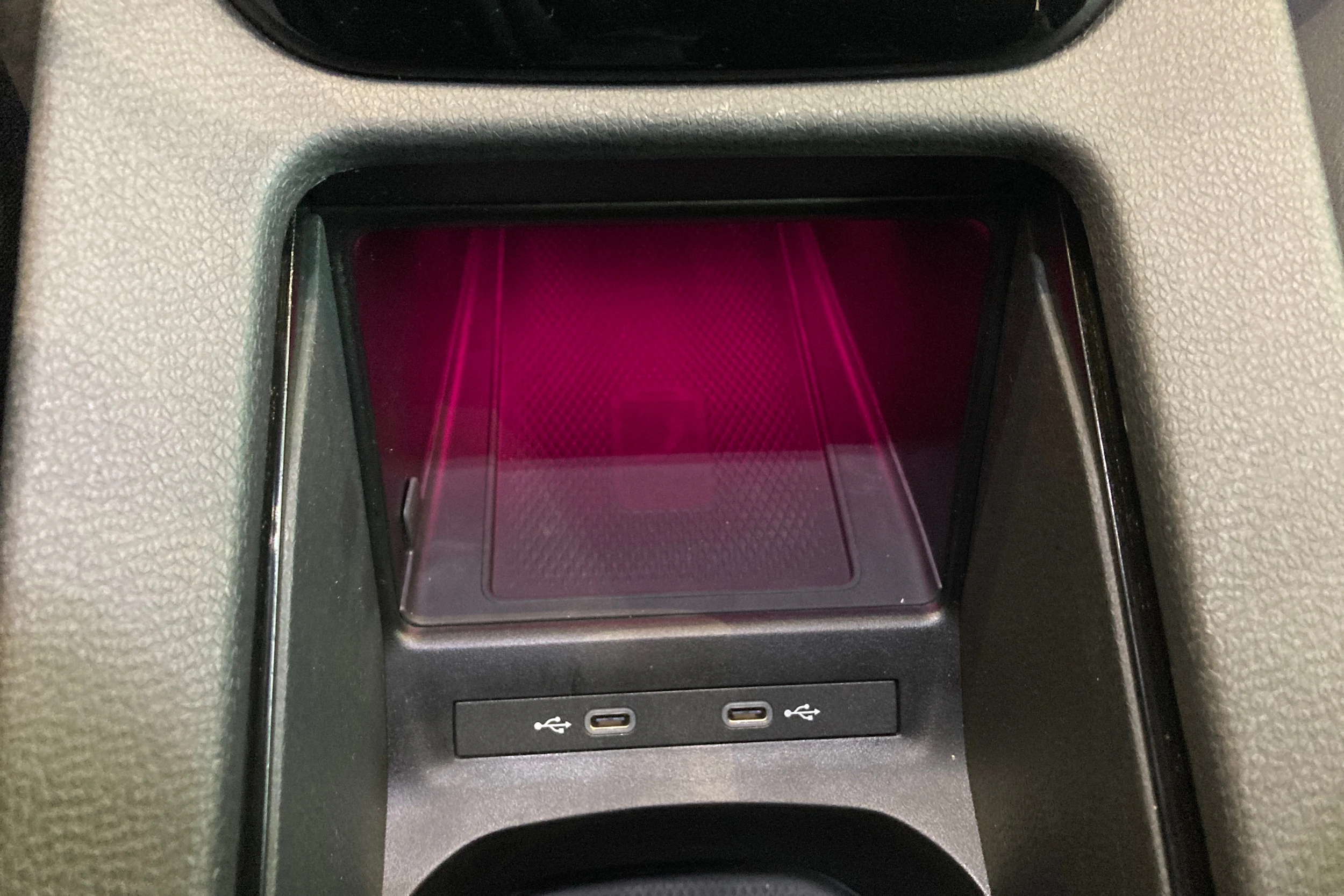 Punainen Volkswagen ID.4 2026 kuva 17.