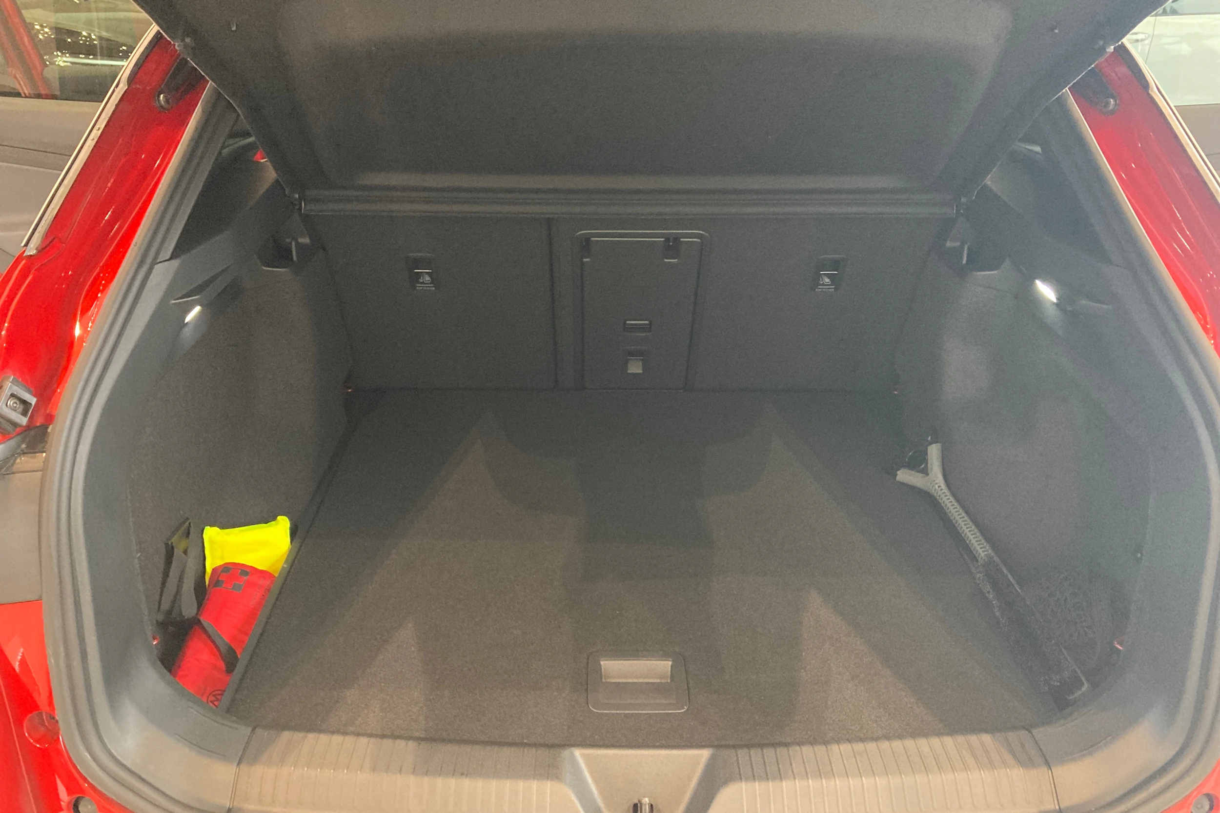 Punainen Volkswagen ID.4 2026 kuva 18.