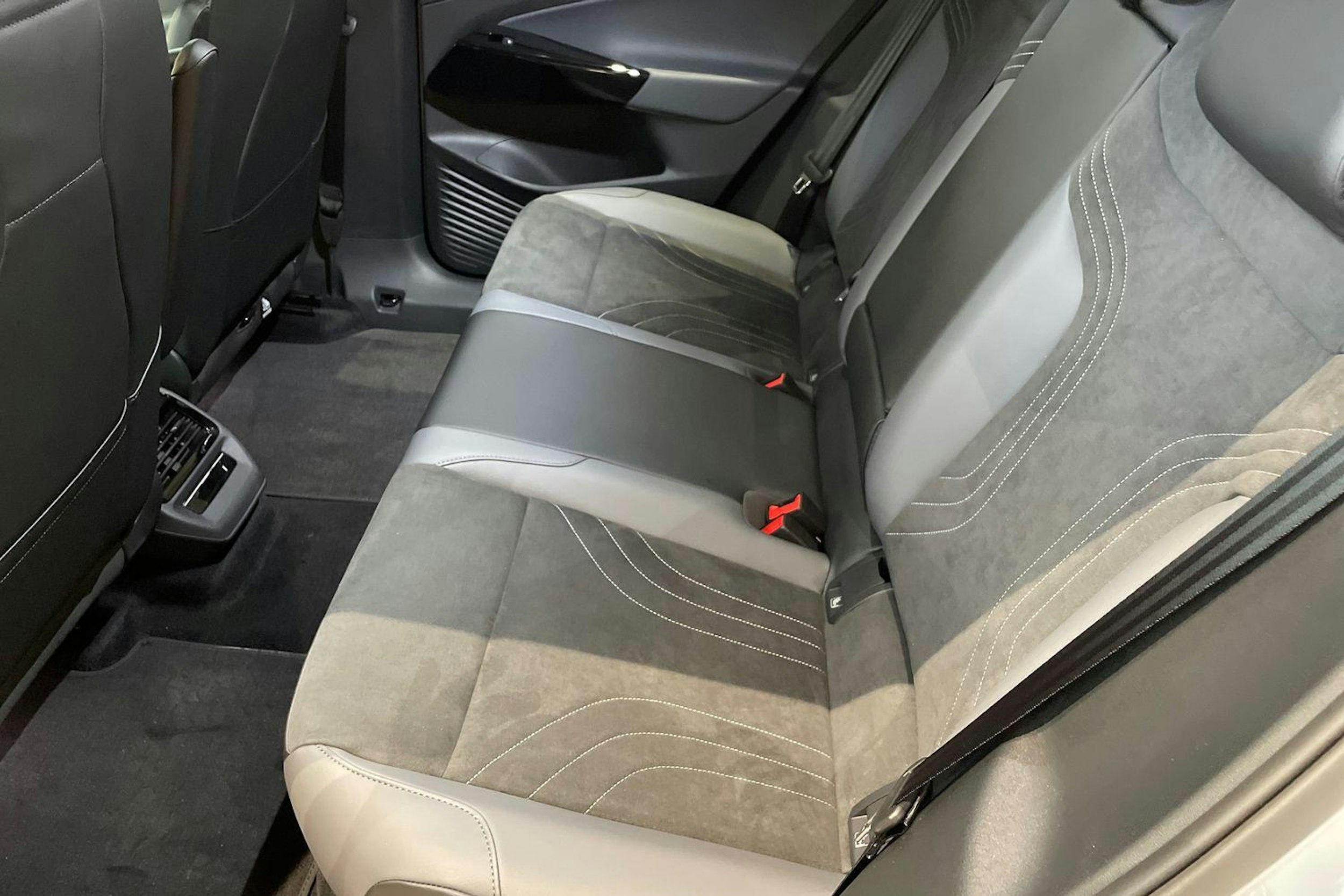 met. harmaa Volkswagen ID.4 2026 kuva 8.