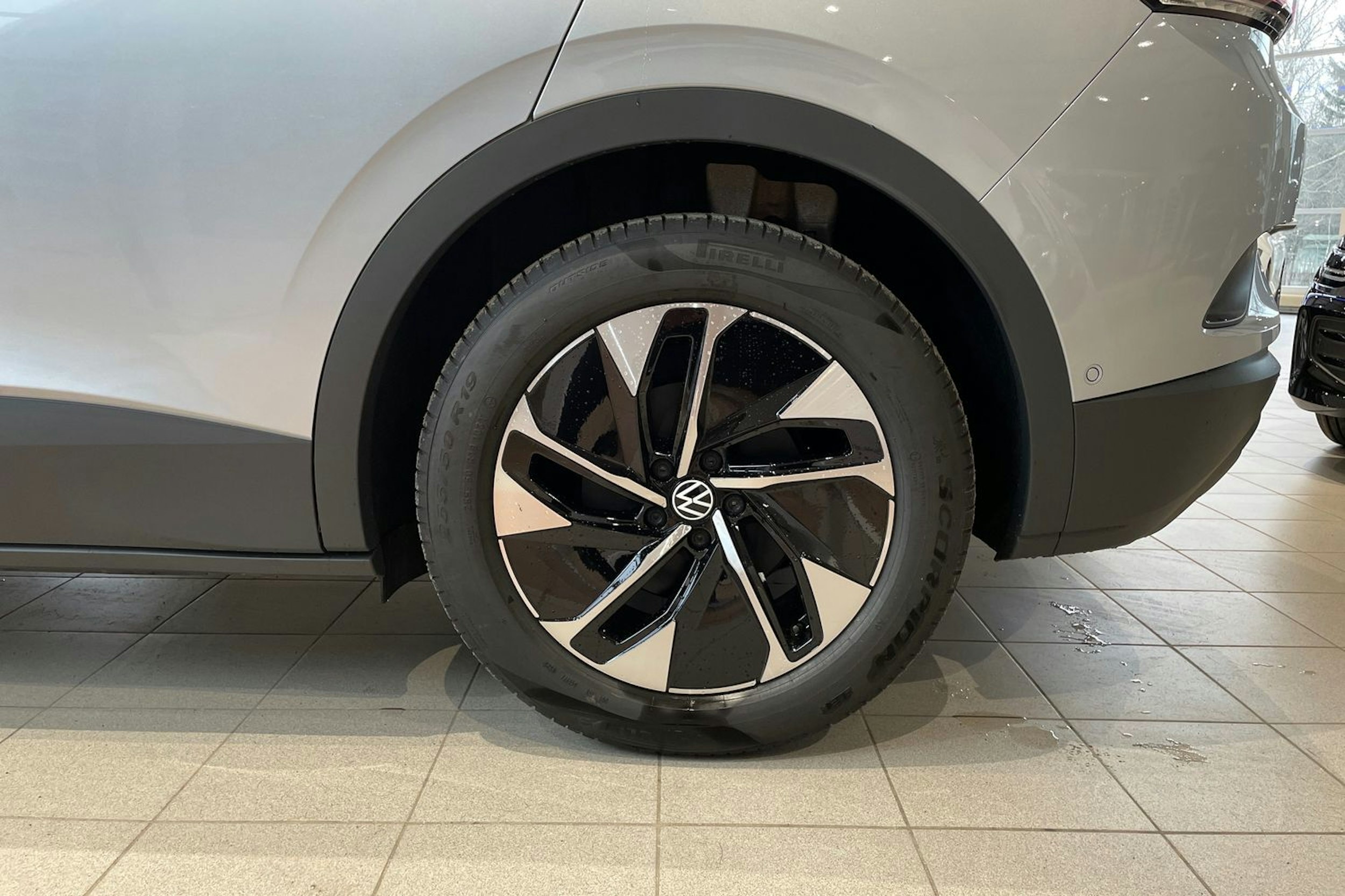 met. harmaa Volkswagen ID.4 2026 kuva 10.