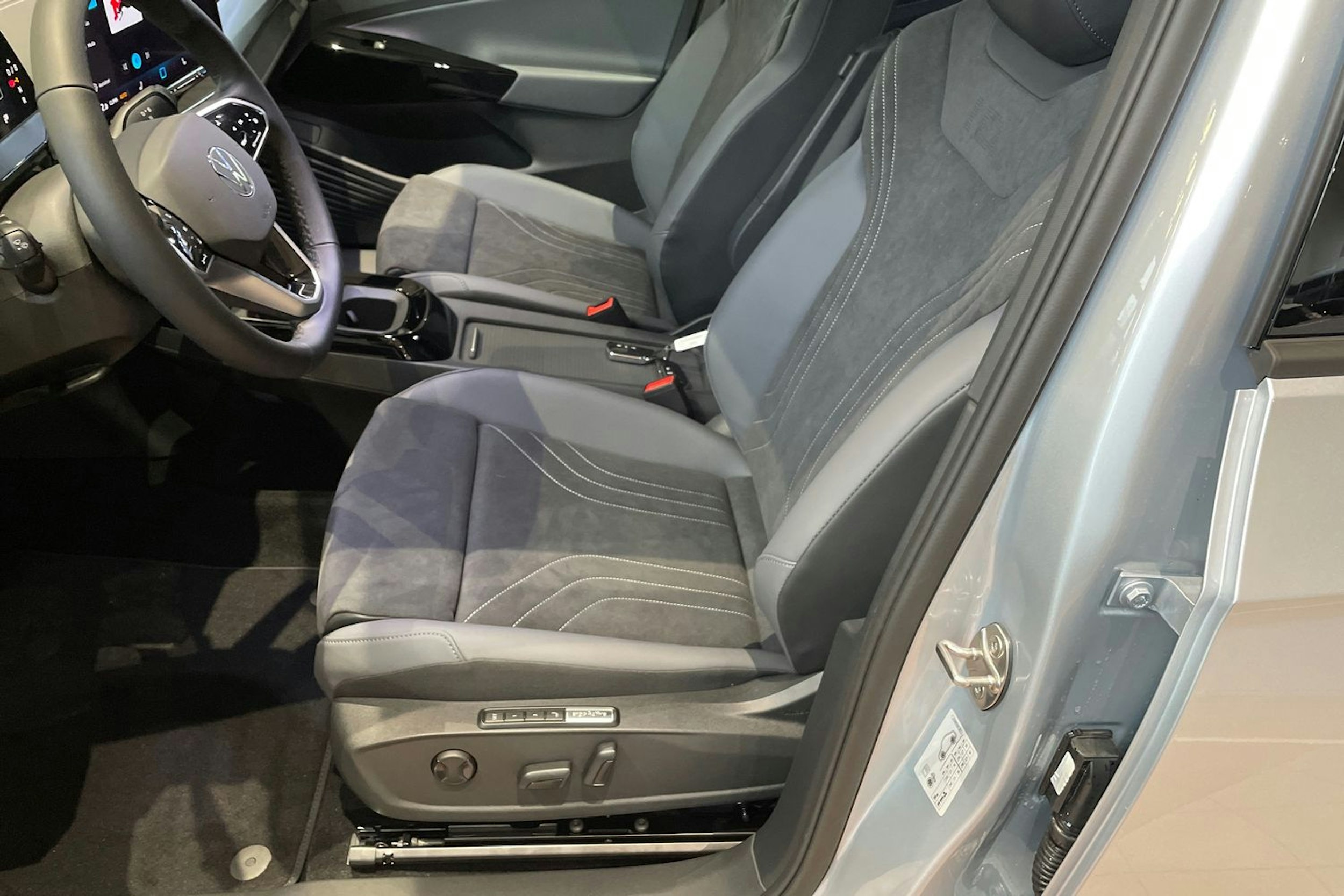 met. harmaa Volkswagen ID.4 2026 kuva 11.