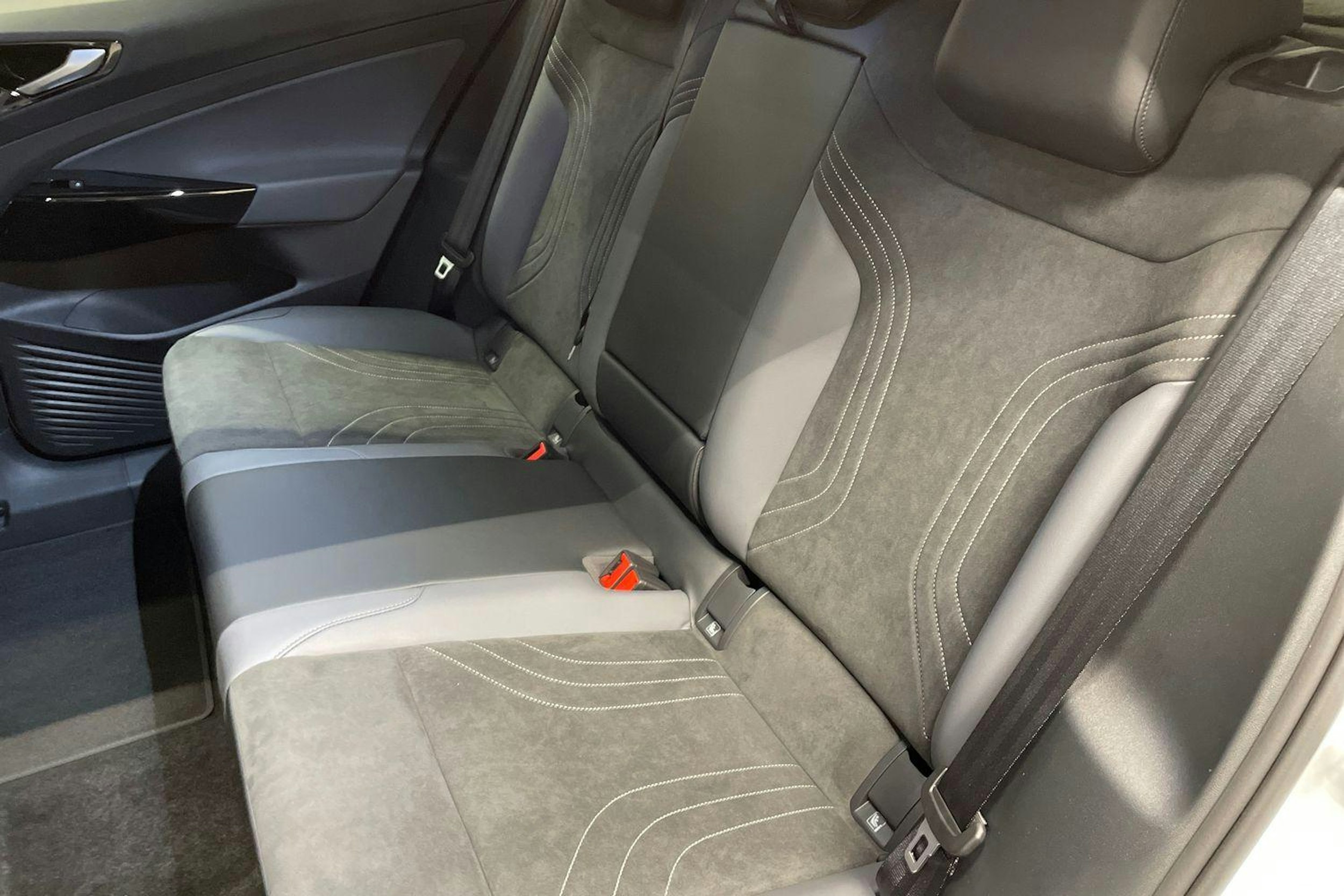 valkoinen Volkswagen ID.4 2026 kuva 10.