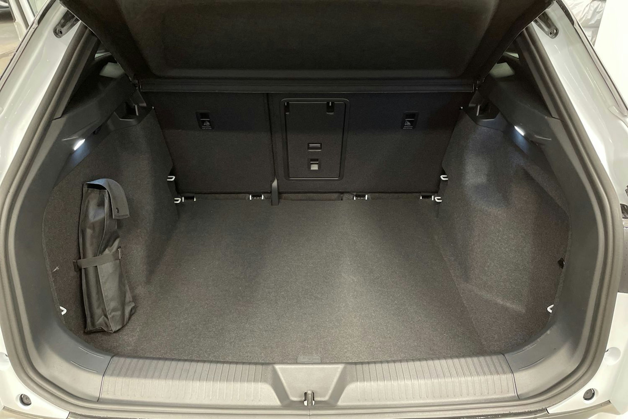 valkoinen Volkswagen ID.4 2026 kuva 18.